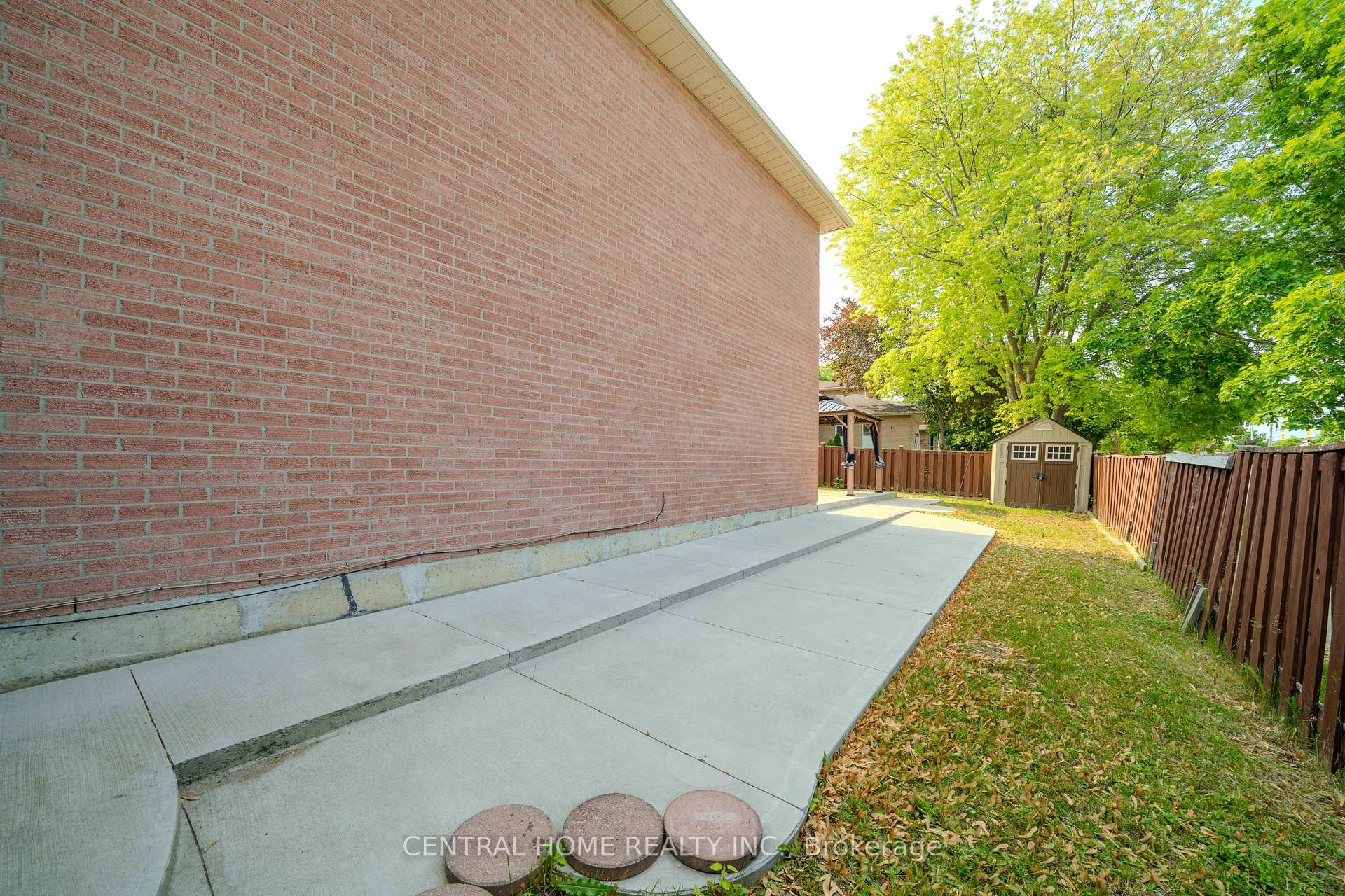 Photo 3 of 2 Noel Street, Markham, Markham Village — HOMEH
