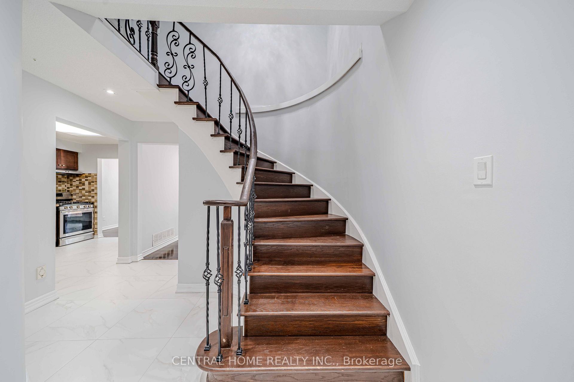 Photo 10 of 2 Noel Street, Markham, Markham Village — HOMEH