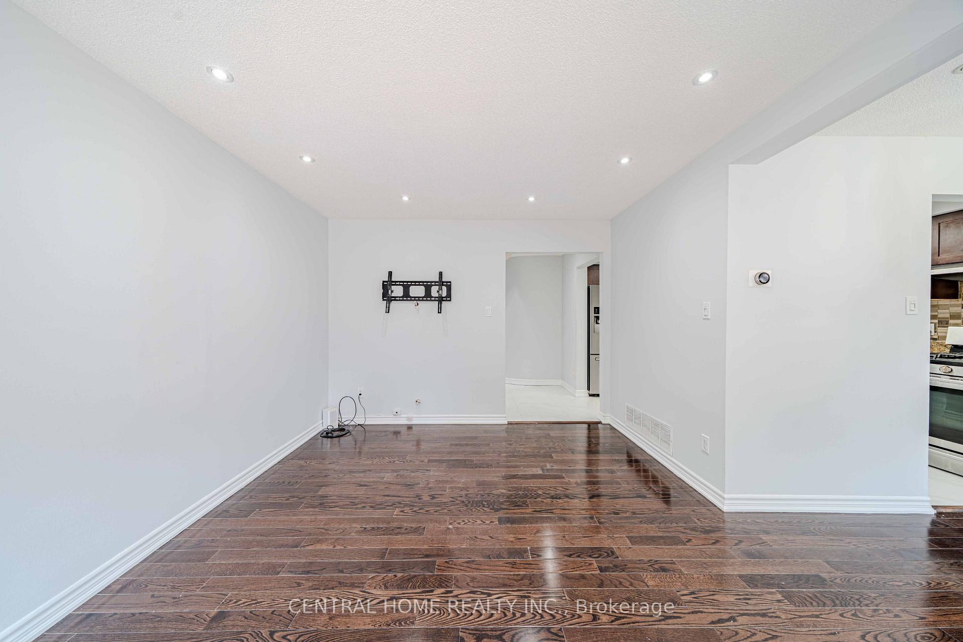Photo 11 of 2 Noel Street, Markham, Markham Village — HOMEH