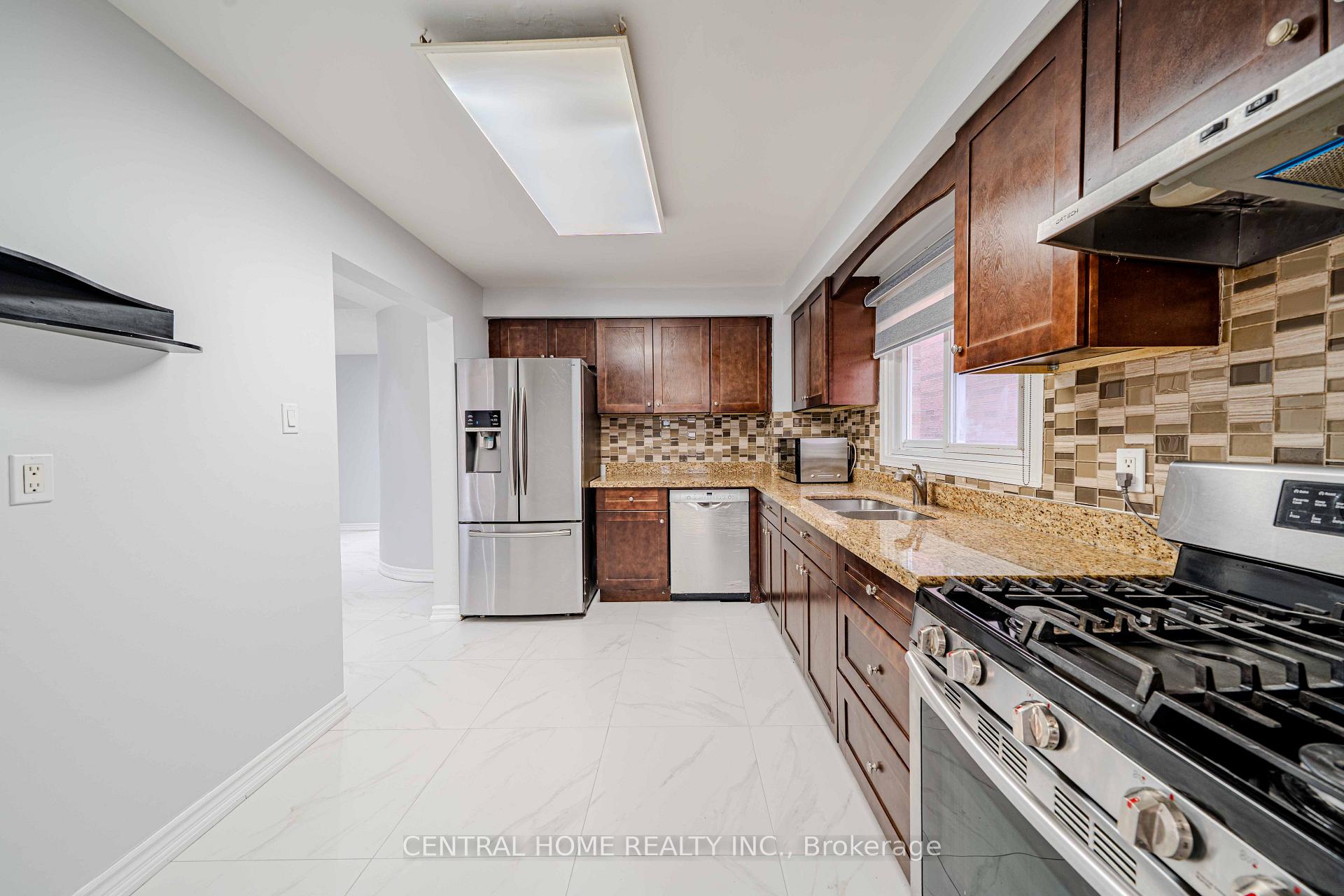 Photo 13 of 2 Noel Street, Markham, Markham Village — HOMEH