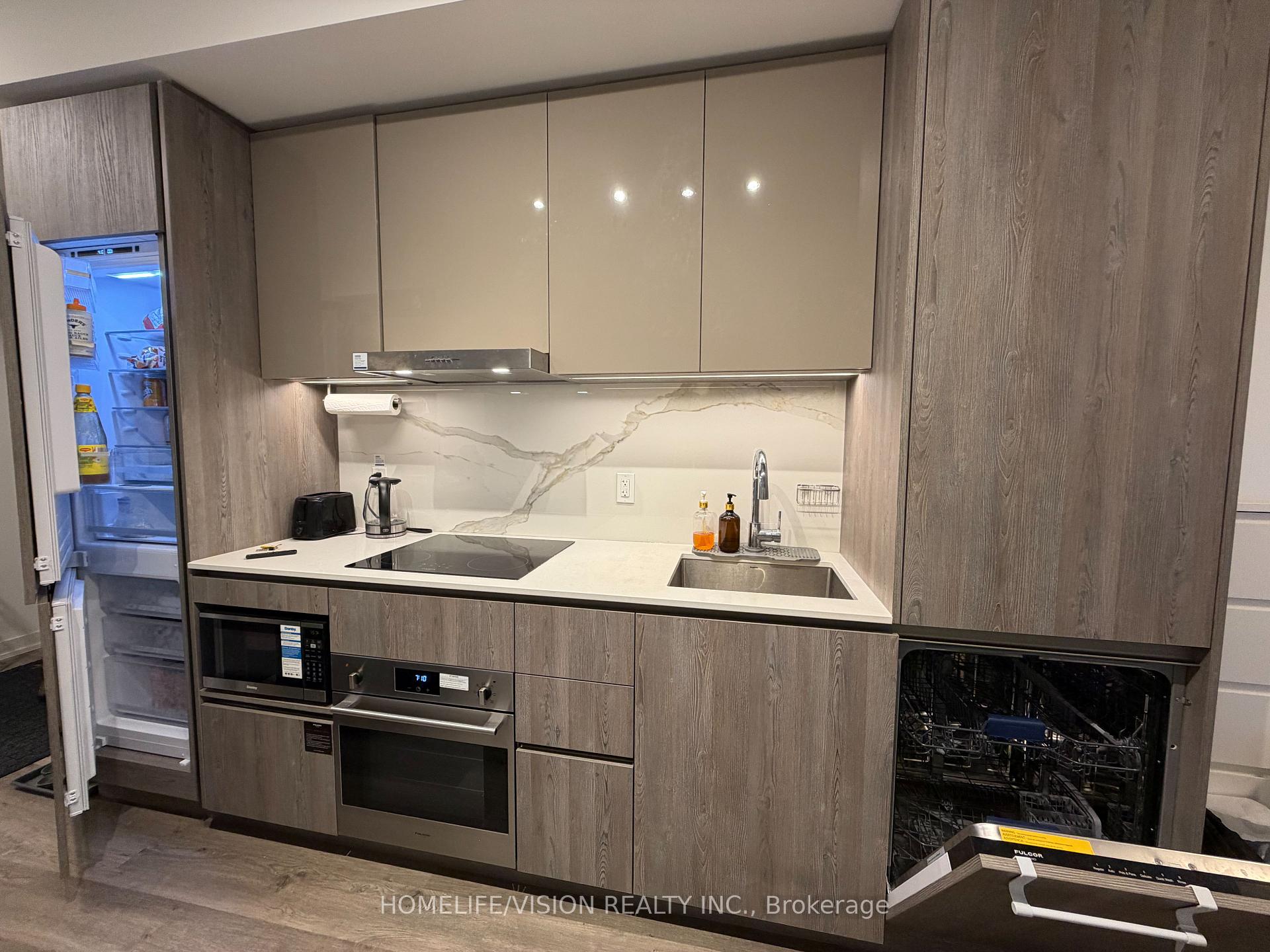 Photo 9 of Unit 3207, 8 Interchange Way, Vaughan, Vaughan Corporate Centre — HOMEH