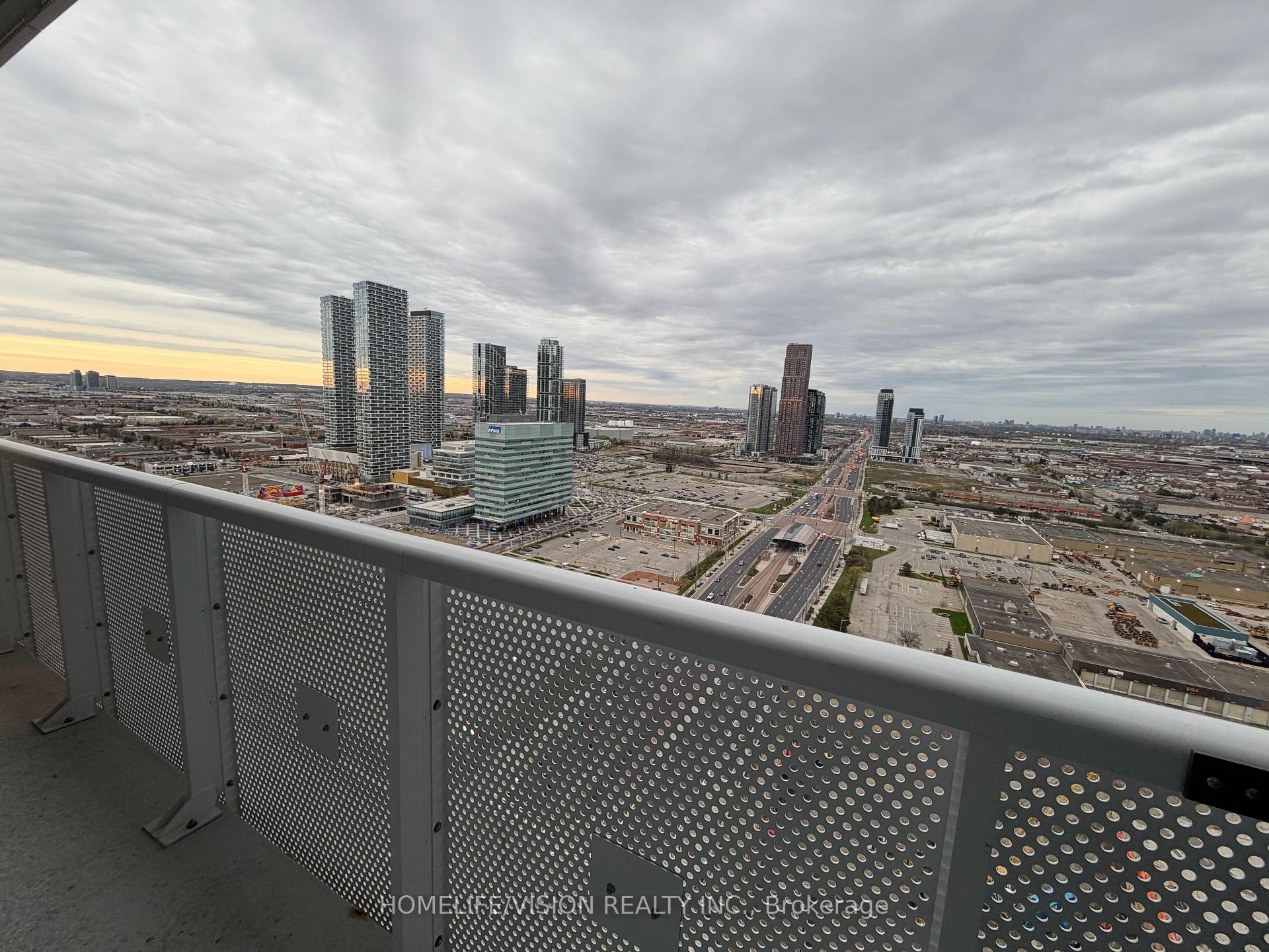 Photo 16 of Unit 3207, 8 Interchange Way, Vaughan, Vaughan Corporate Centre — HOMEH