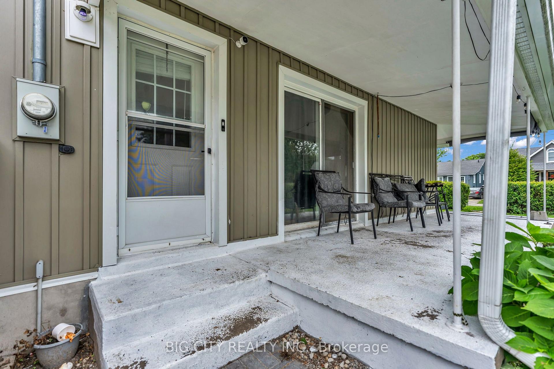 Photo 3 of 16 East Avenue, St. Thomas — HOMEH