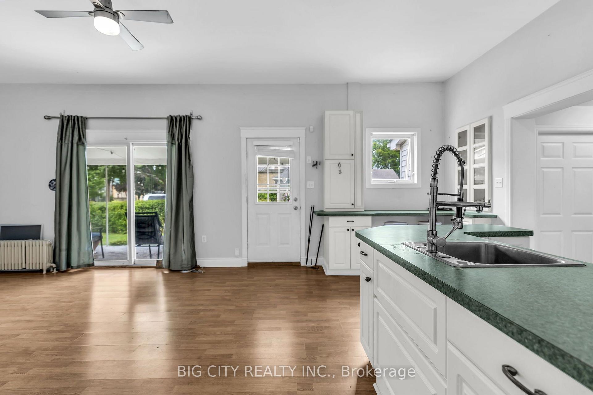 Photo 4 of 16 East Avenue, St. Thomas — HOMEH