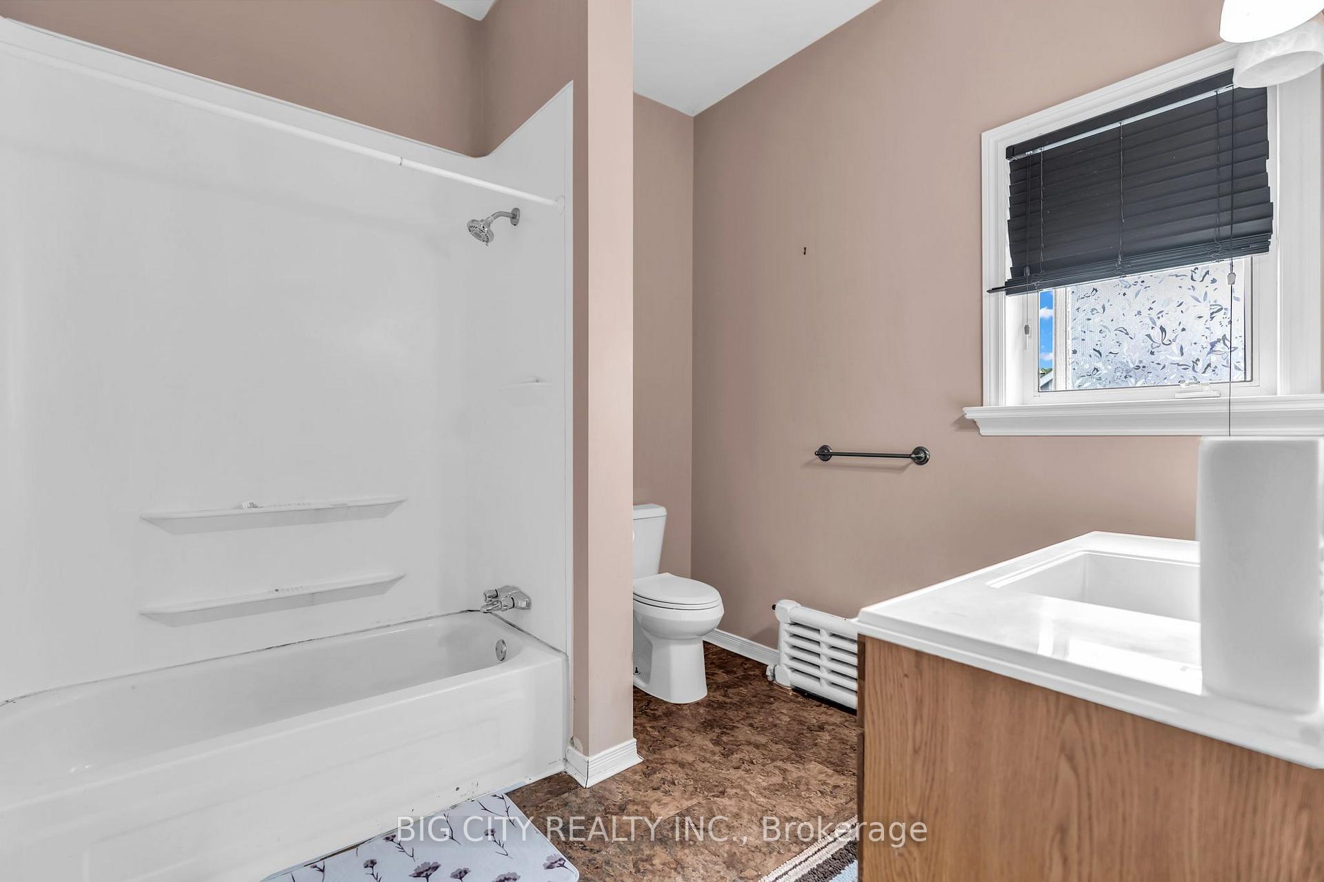 Photo 14 of 16 East Avenue, St. Thomas — HOMEH