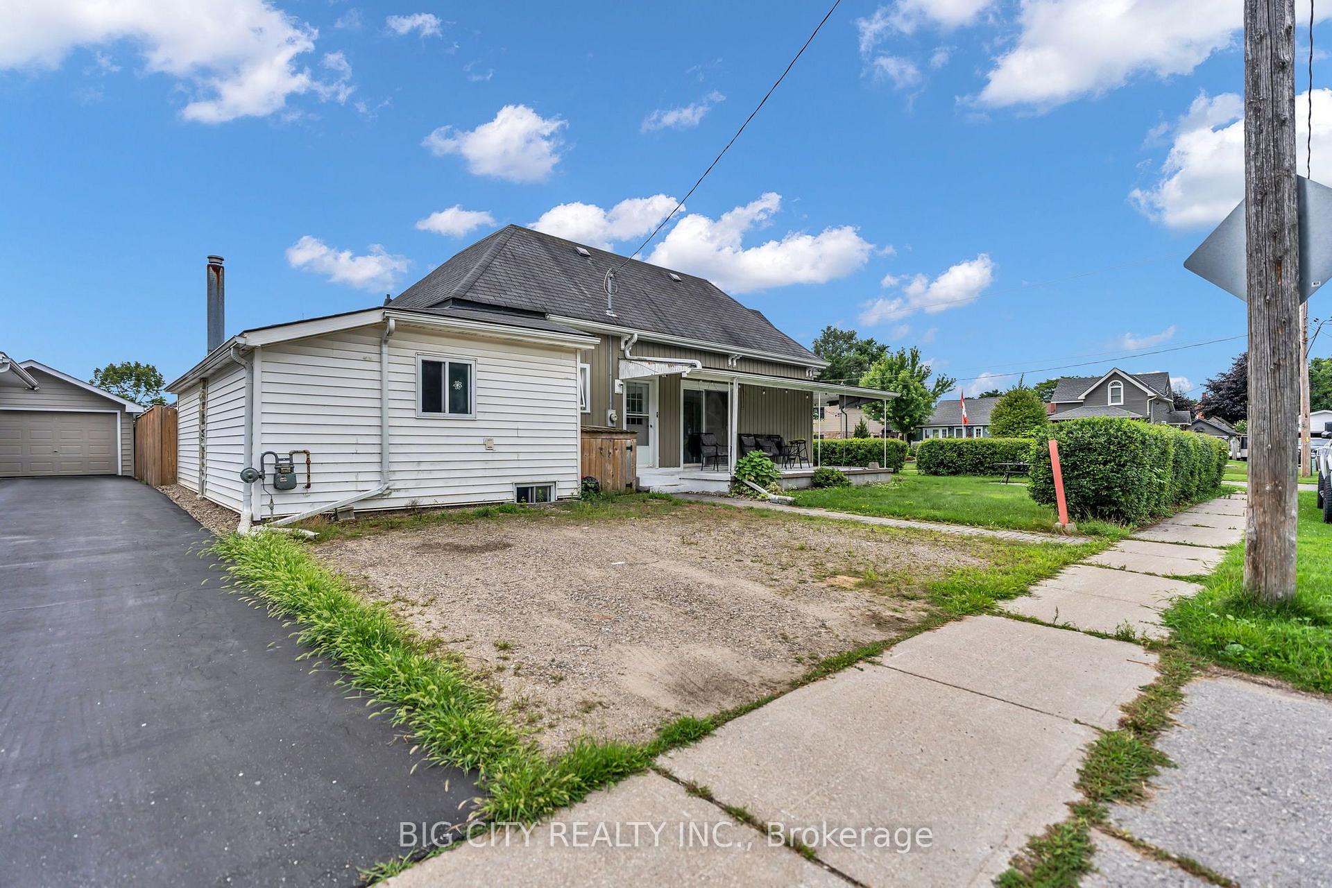 Photo 17 of 16 East Avenue, St. Thomas — HOMEH