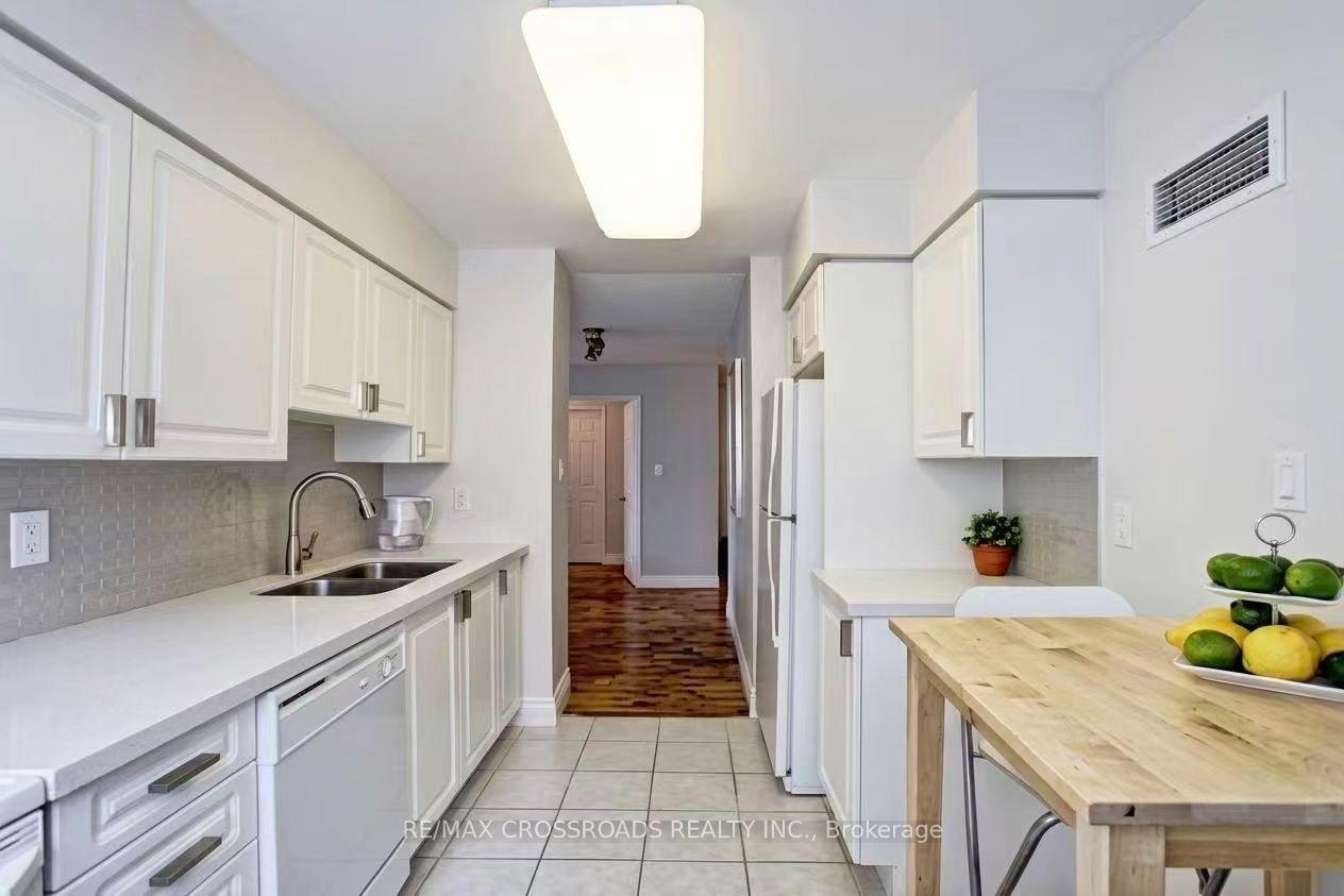 Photo 6 of Unit 2012, 28 Empress Avenue, North York, Willowdale East — HOMEH