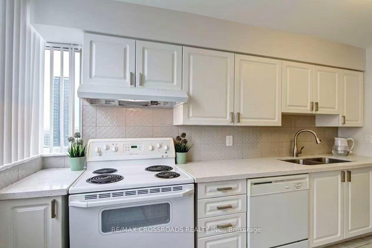 Photo 7 of Unit 2012, 28 Empress Avenue, North York, Willowdale East — HOMEH