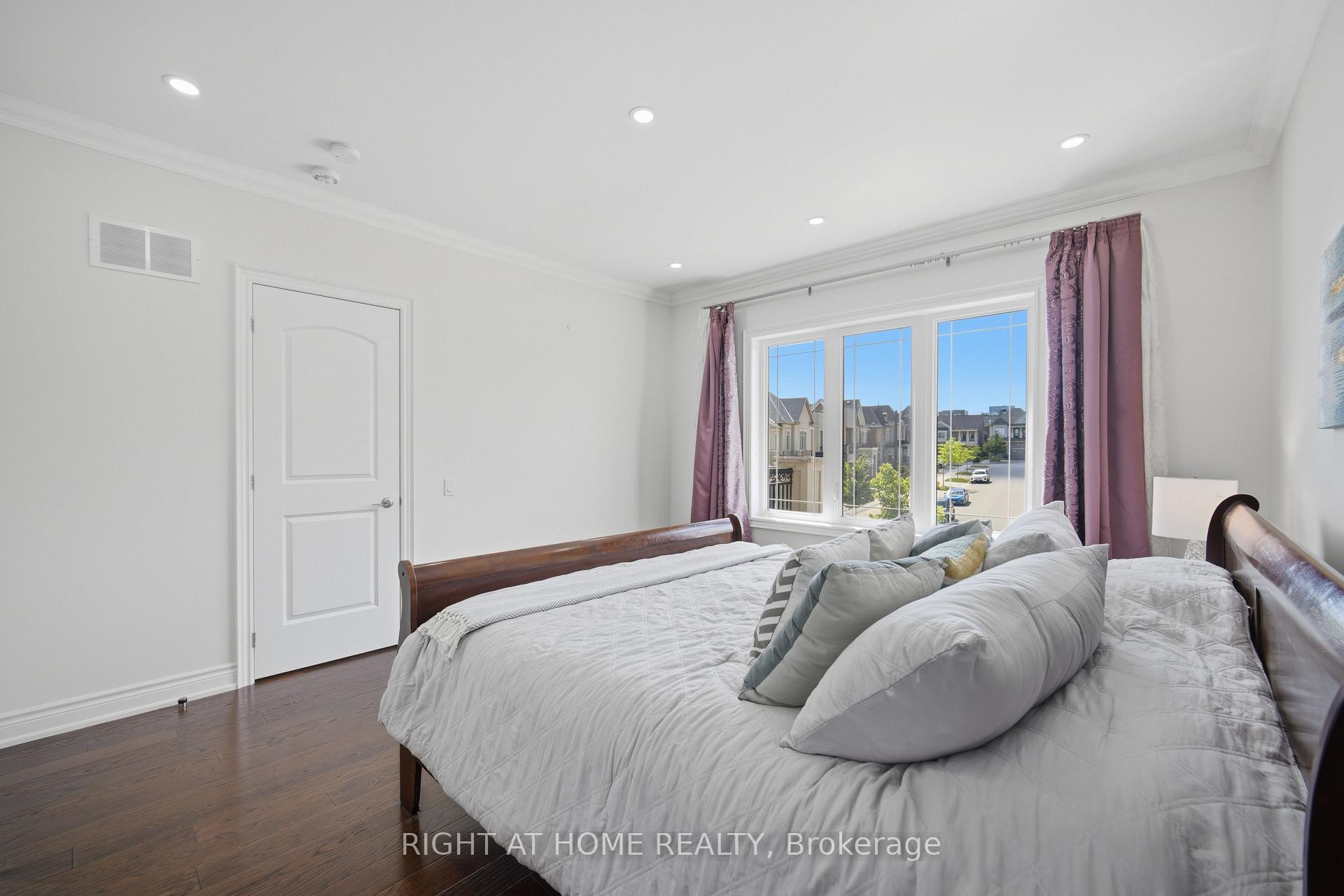 Photo 30 of 33 Keatley Drive, Vaughan, Patterson — HOMEH