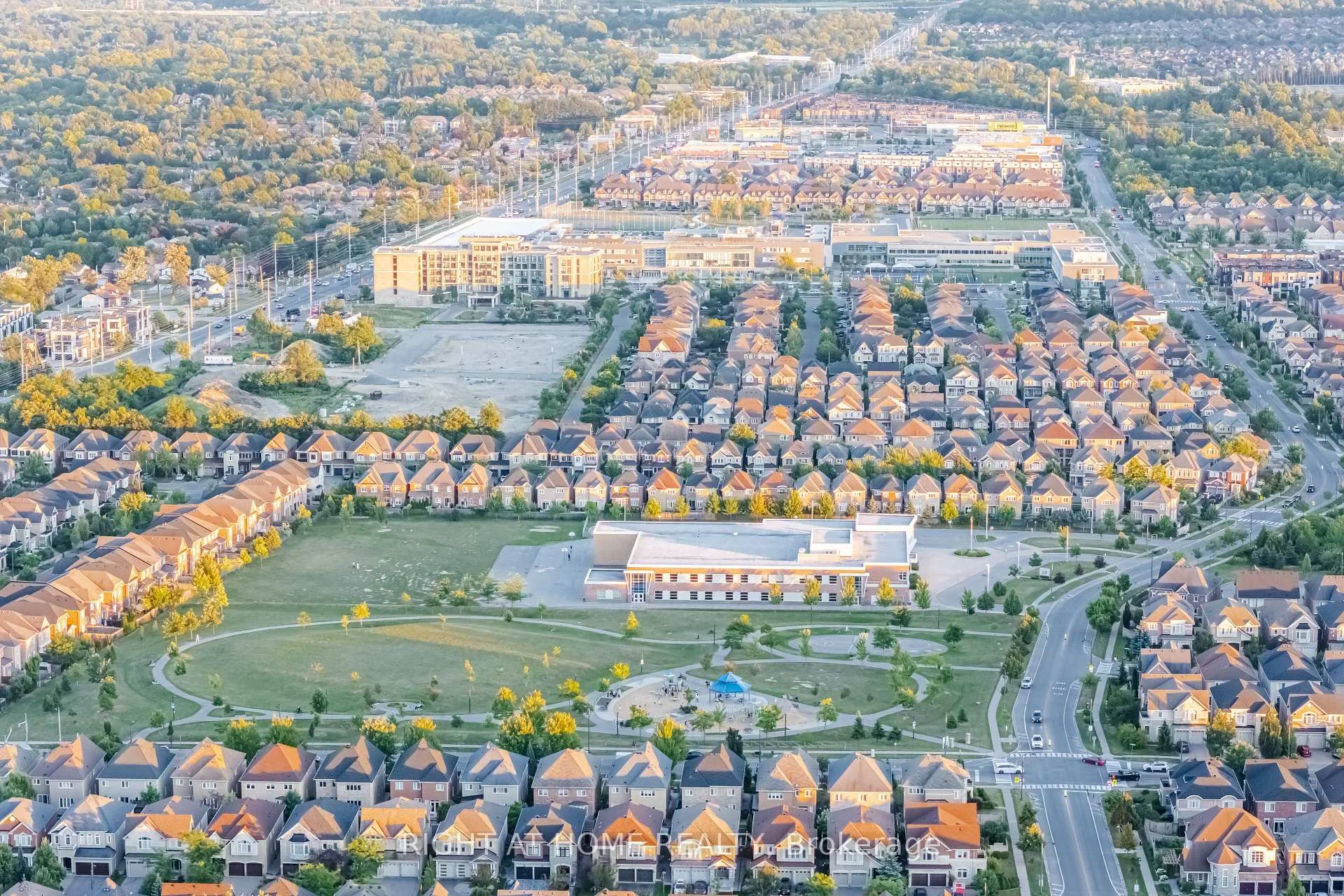 Photo 56 of 33 Keatley Drive, Vaughan, Patterson — HOMEH