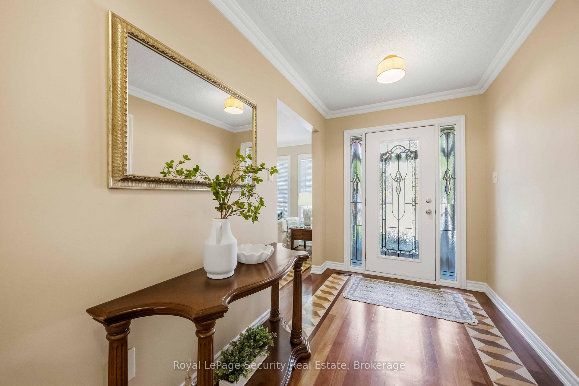Photo 3 of 46 Birchway Place, Halton Hills, Acton — HOMEH