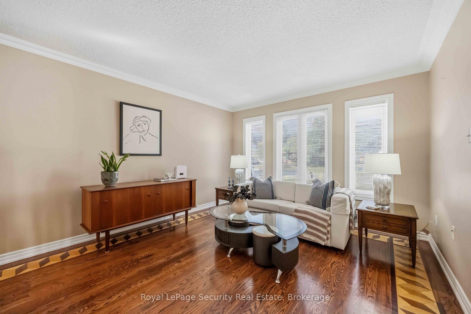 Photo 4 of 46 Birchway Place, Halton Hills, Acton — HOMEH