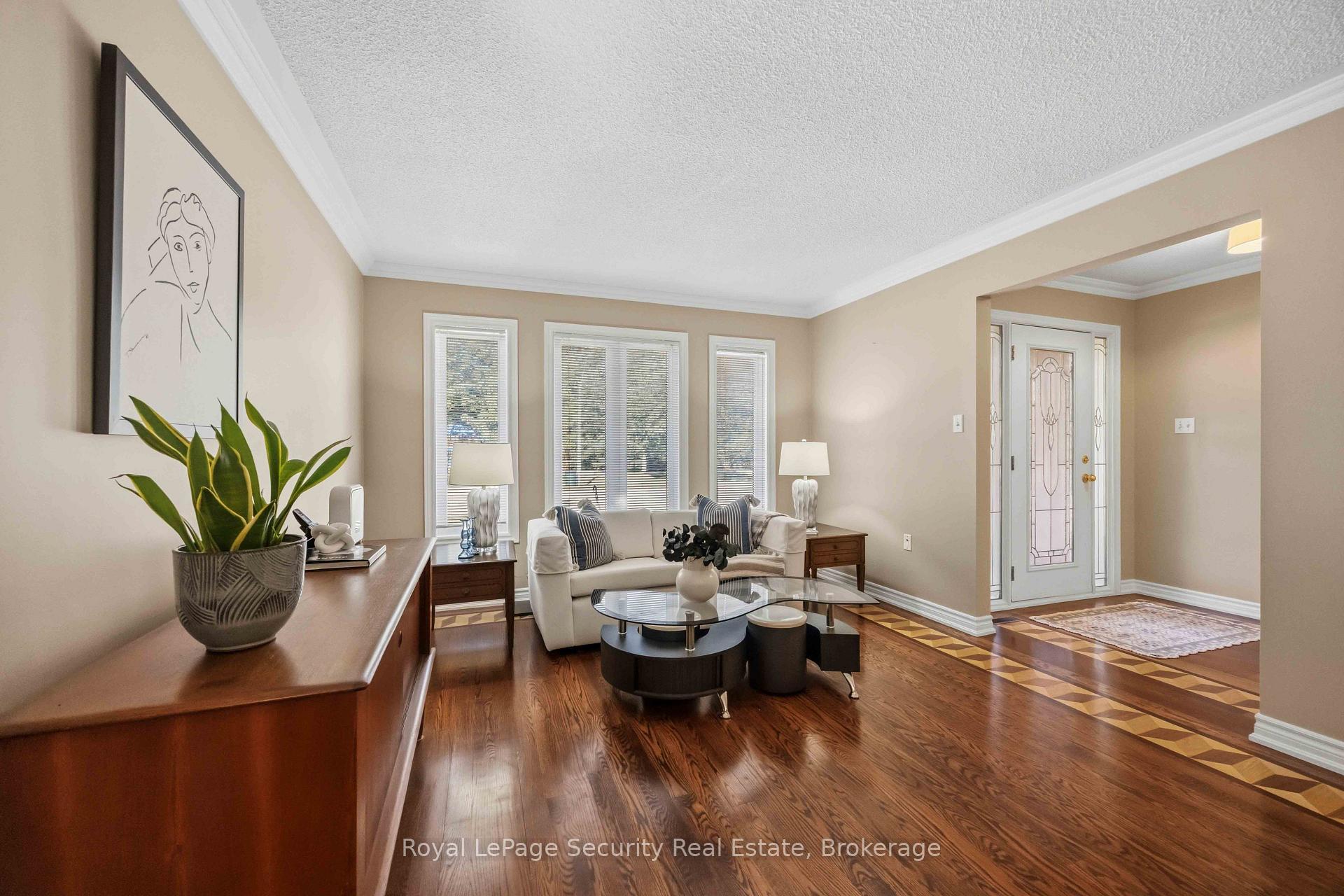 Photo 5 of 46 Birchway Place, Halton Hills, Acton — HOMEH