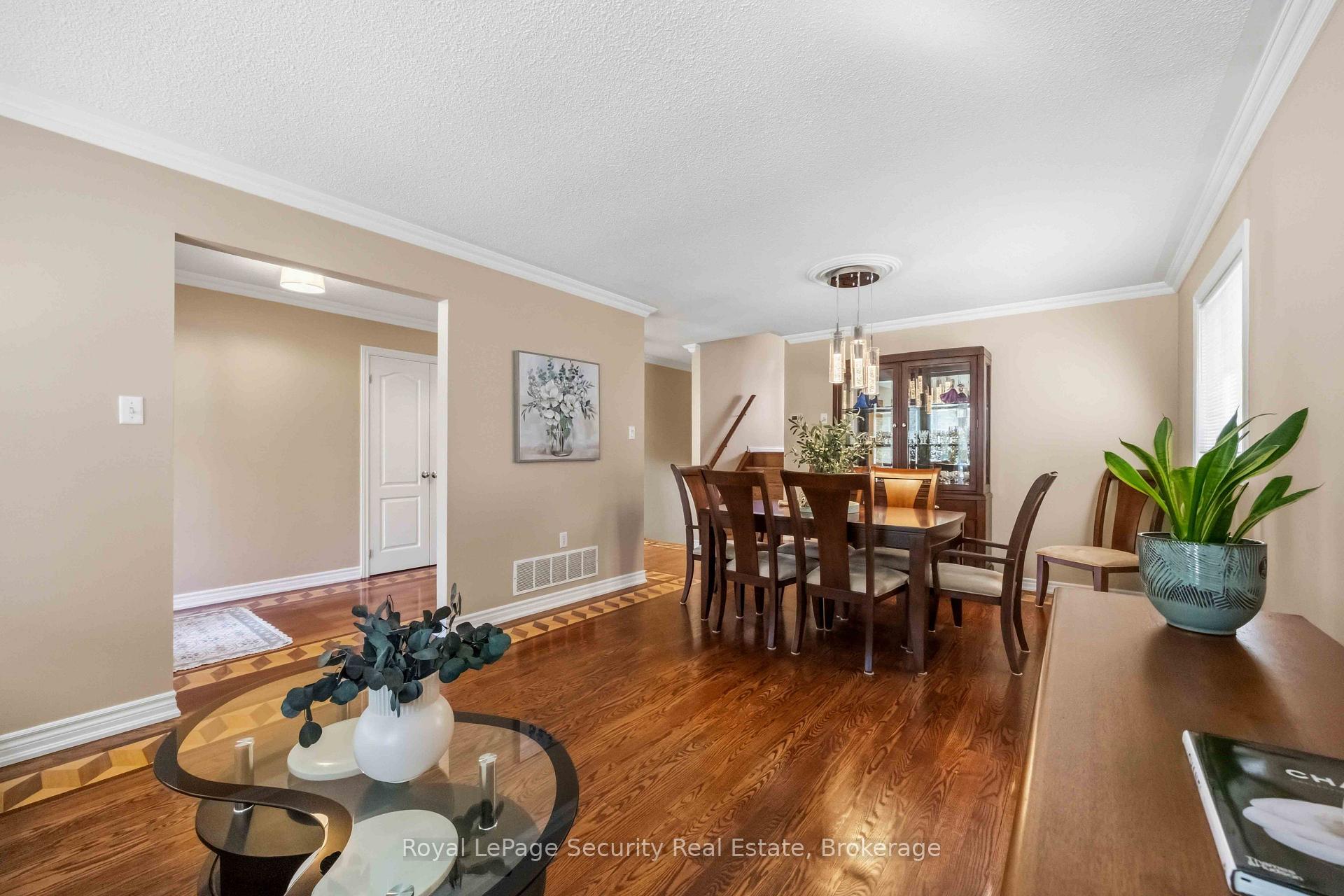Photo 7 of 46 Birchway Place, Halton Hills, Acton — HOMEH