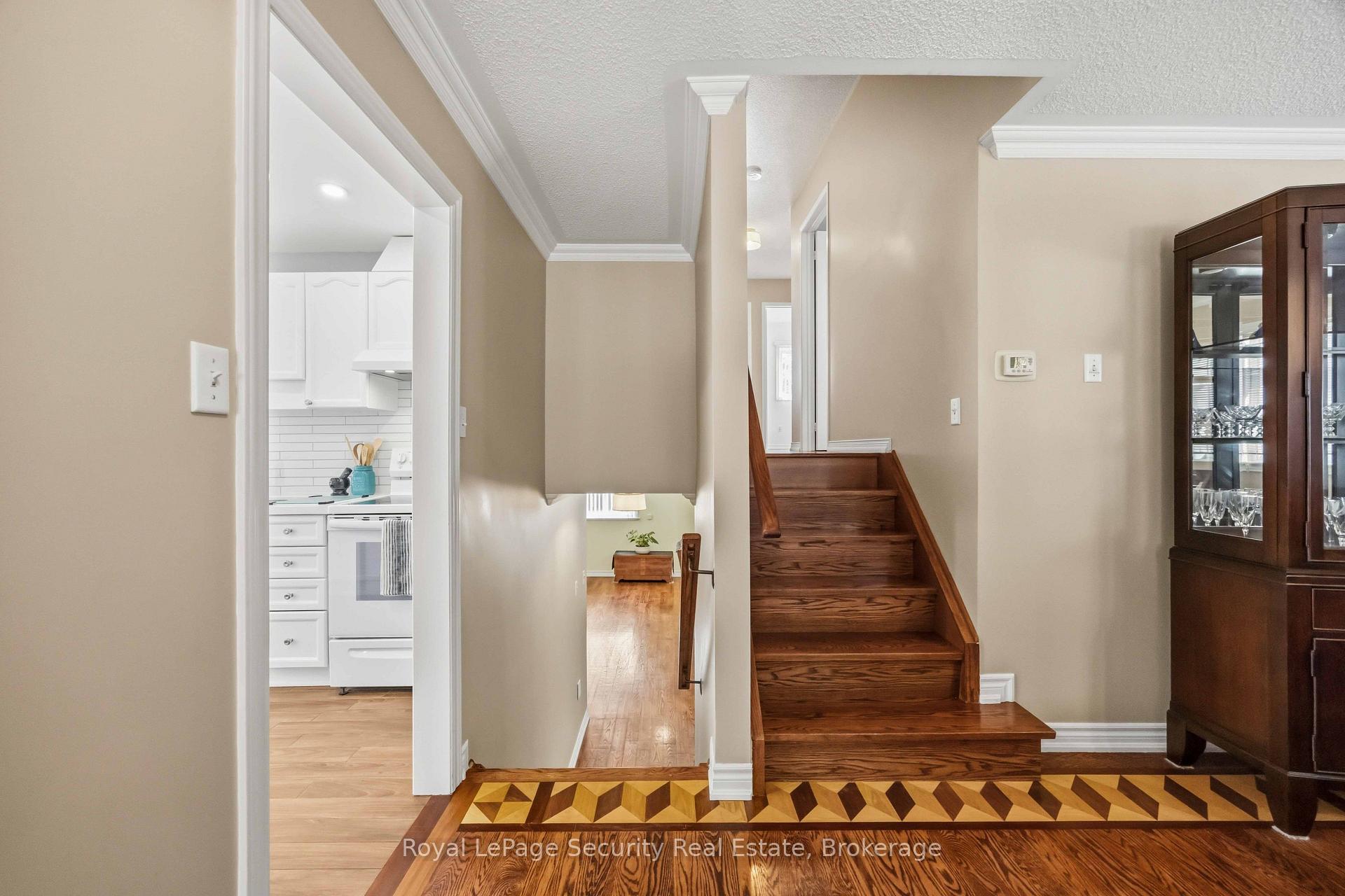 Photo 10 of 46 Birchway Place, Halton Hills, Acton — HOMEH