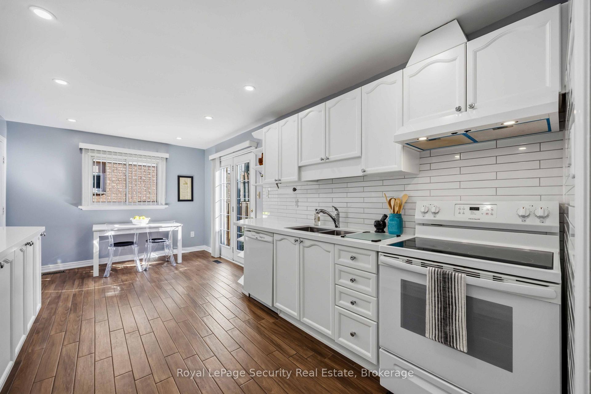 Photo 12 of 46 Birchway Place, Halton Hills, Acton — HOMEH