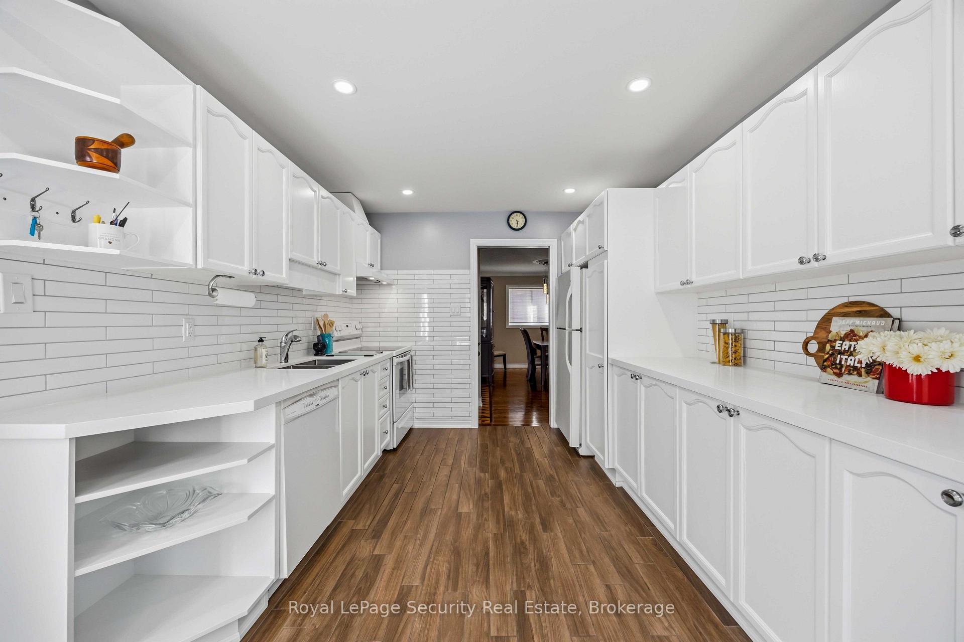 Photo 15 of 46 Birchway Place, Halton Hills, Acton — HOMEH