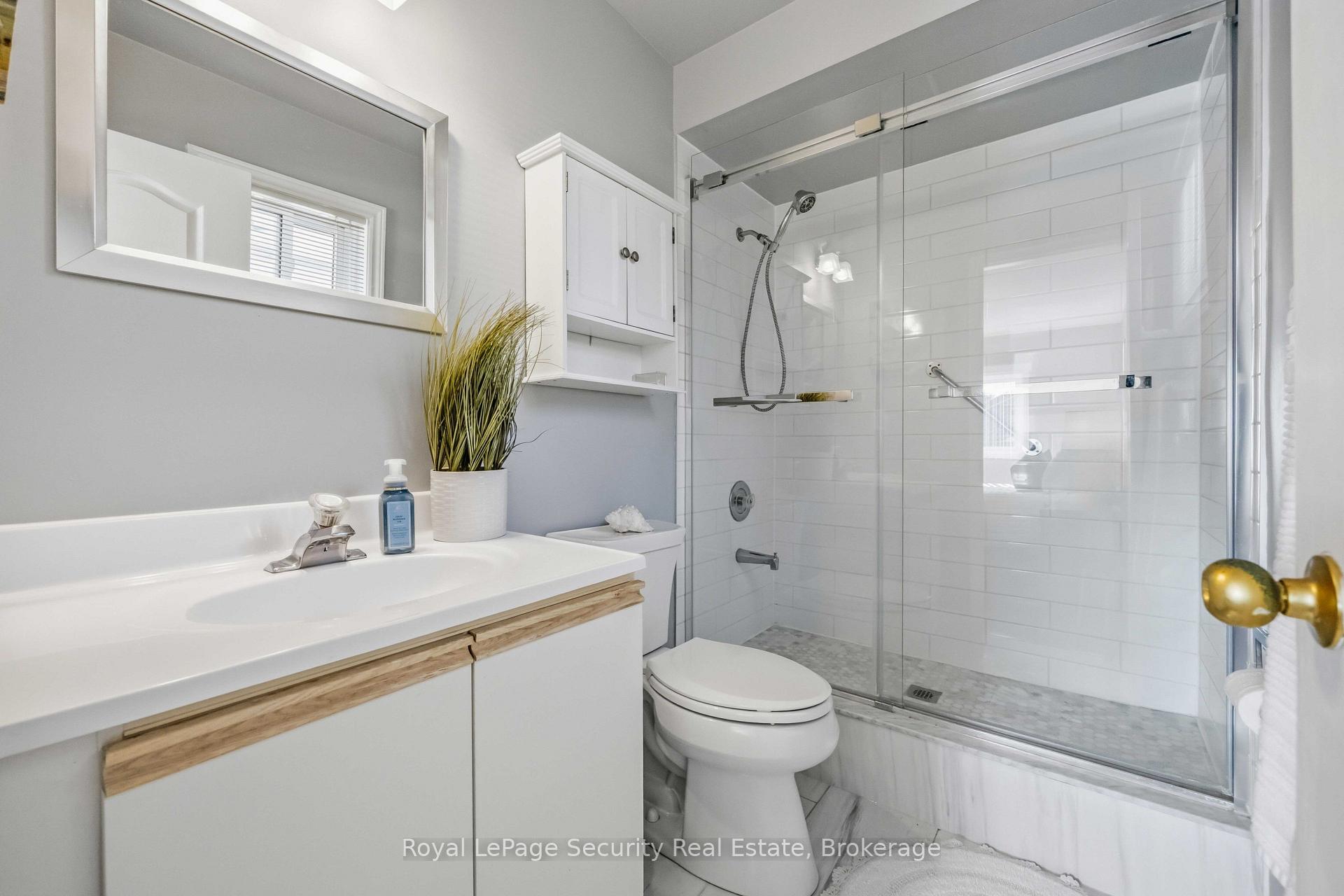 Photo 25 of 46 Birchway Place, Halton Hills, Acton — HOMEH