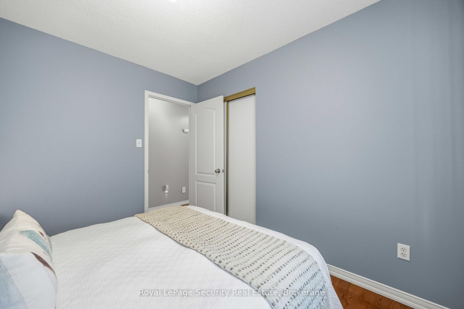 Photo 32 of 46 Birchway Place, Halton Hills, Acton — HOMEH