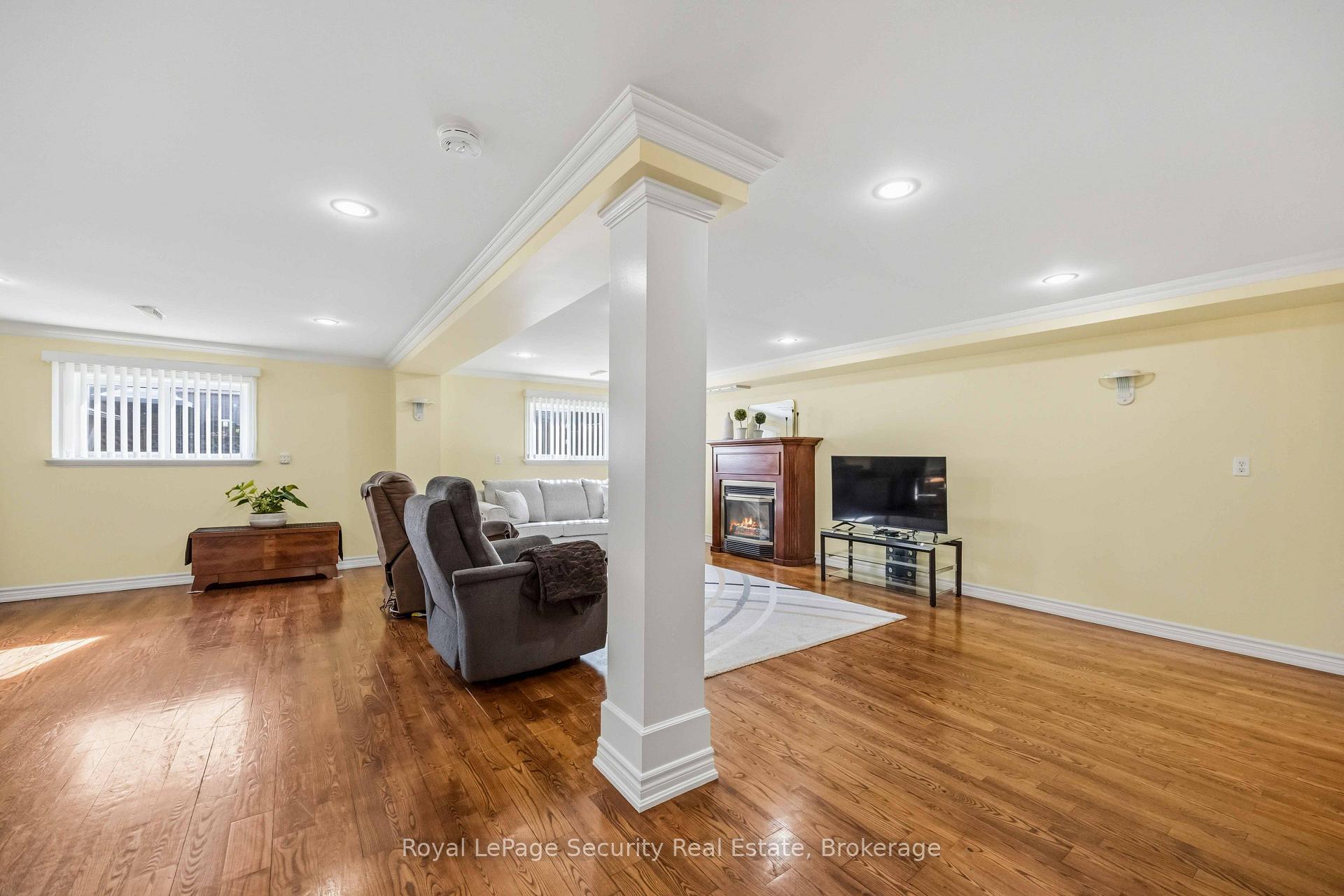 Photo 36 of 46 Birchway Place, Halton Hills, Acton — HOMEH