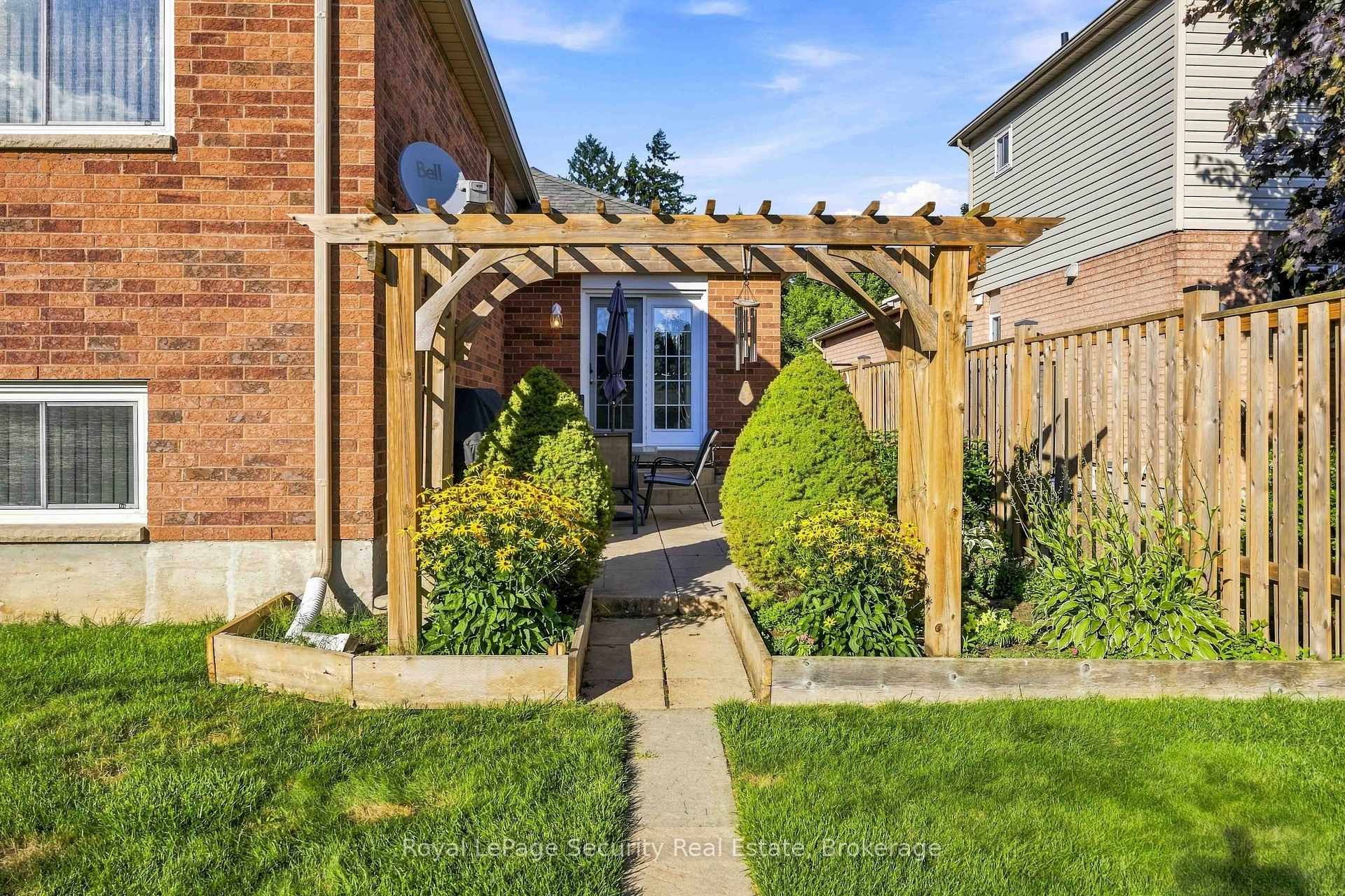 Photo 48 of 46 Birchway Place, Halton Hills, Acton — HOMEH