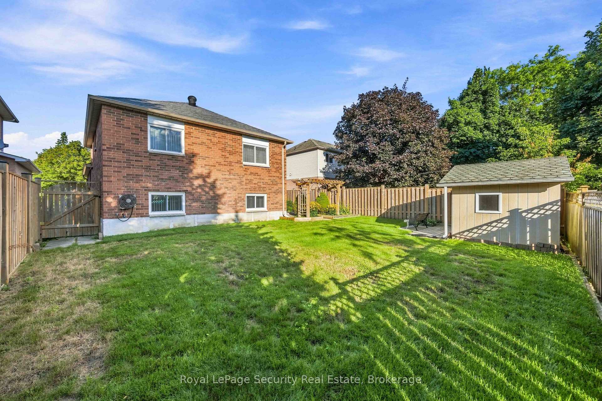 Photo 49 of 46 Birchway Place, Halton Hills, Acton — HOMEH