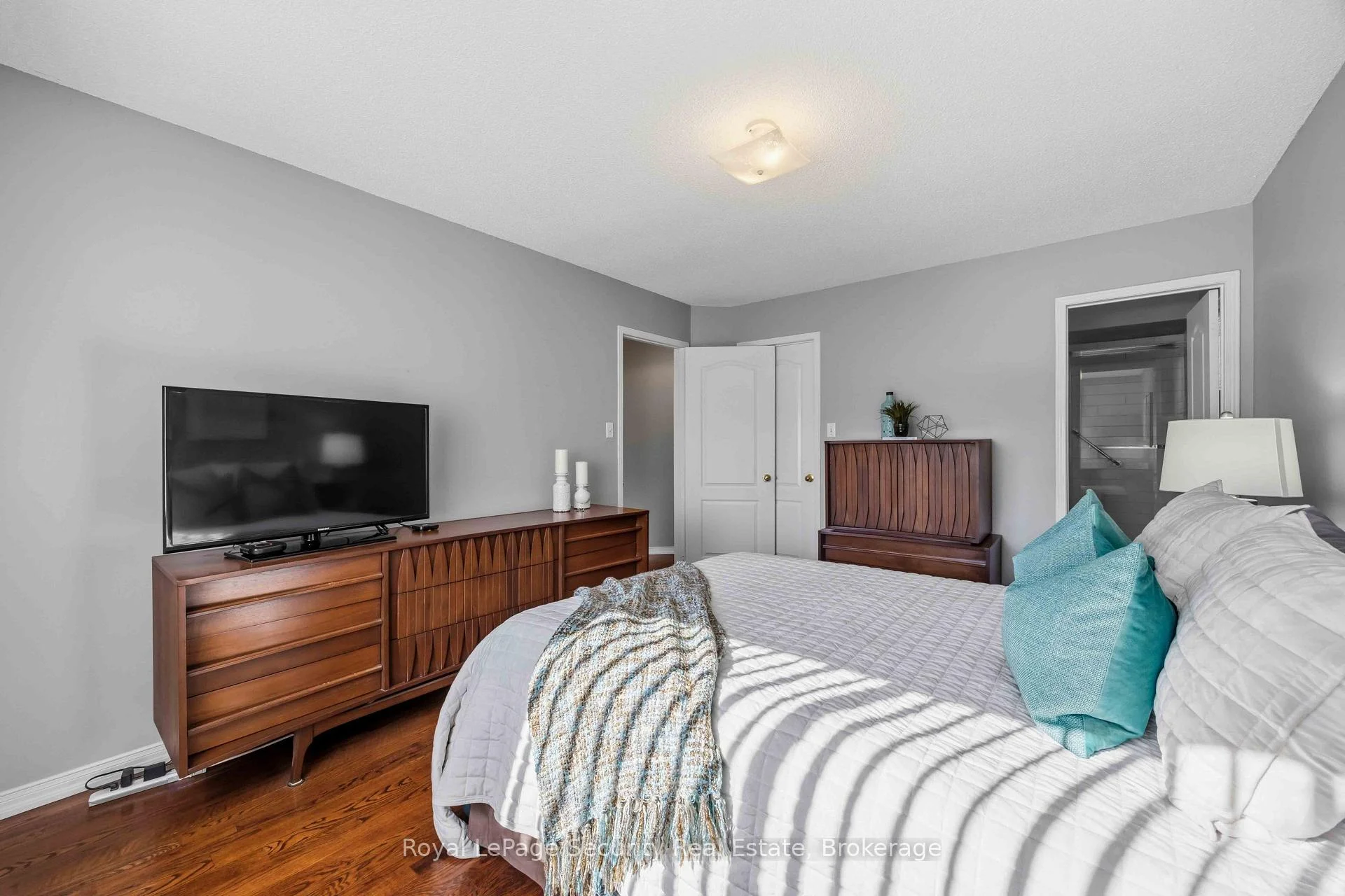 Photo 24 of 46 Birchway Place, Halton Hills, Acton — HOMEH