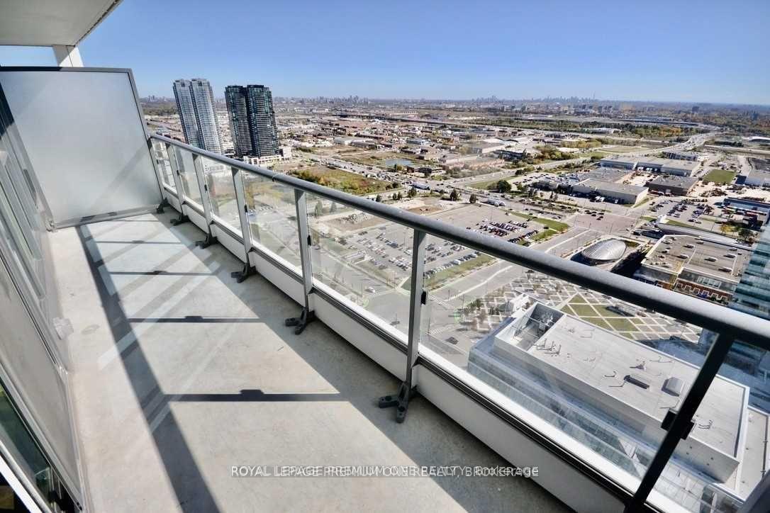 Photo 4 of 5 Buttermill Avenue, Vaughan, Vaughan Corporate Centre — HOMEH