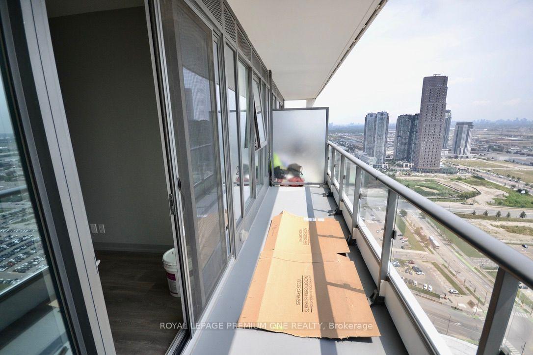 Photo 10 of 5 Buttermill Avenue, Vaughan, Vaughan Corporate Centre — HOMEH