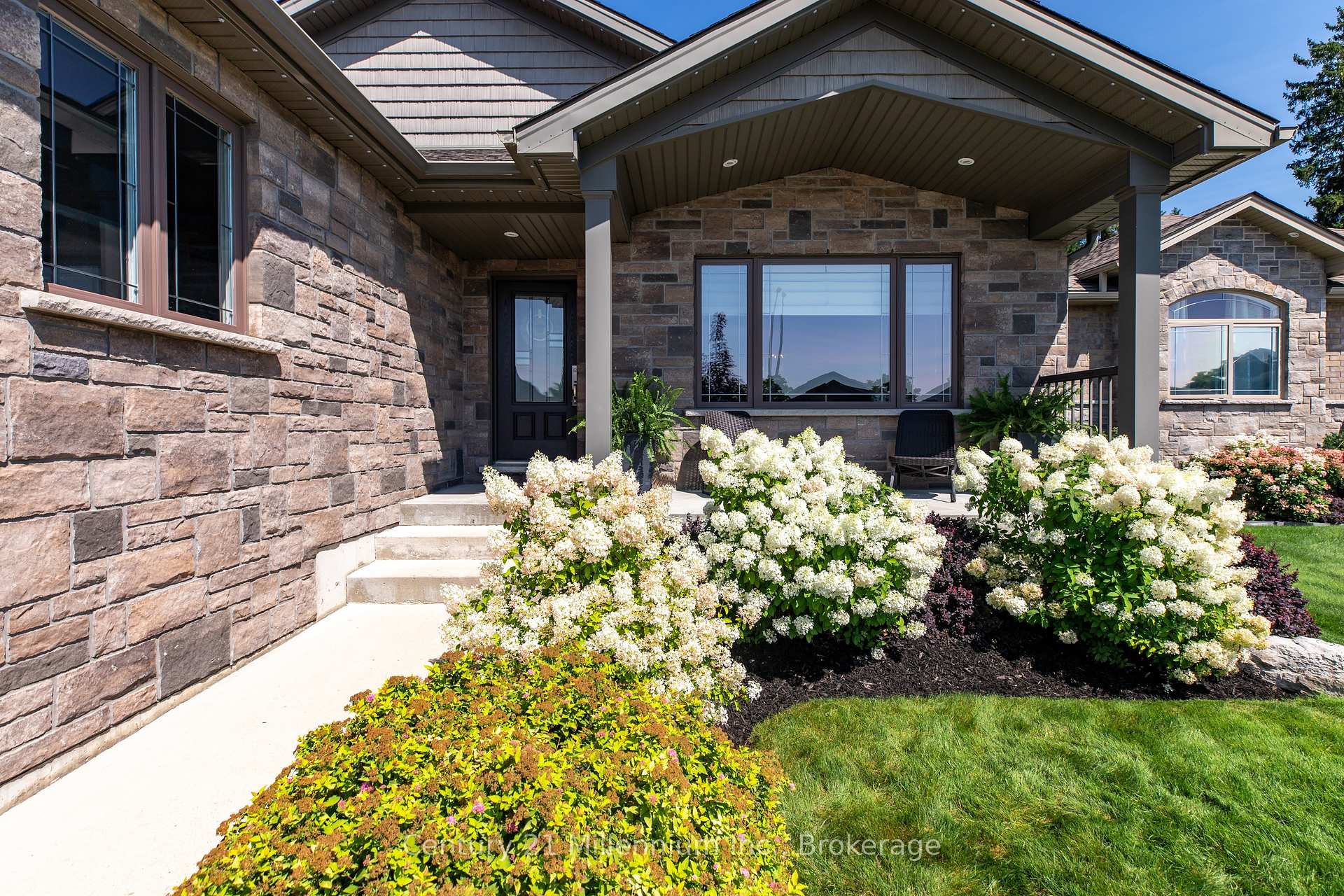 Photo of 215 Djay Crescent
