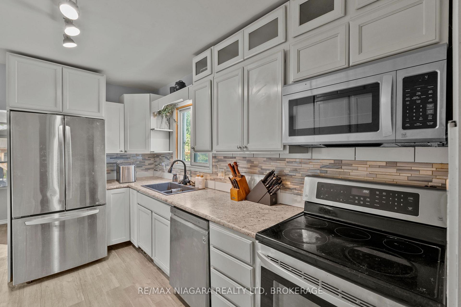Photo 10 of 6293 Bellevue Street, Niagara Falls, Morrison — HOMEH