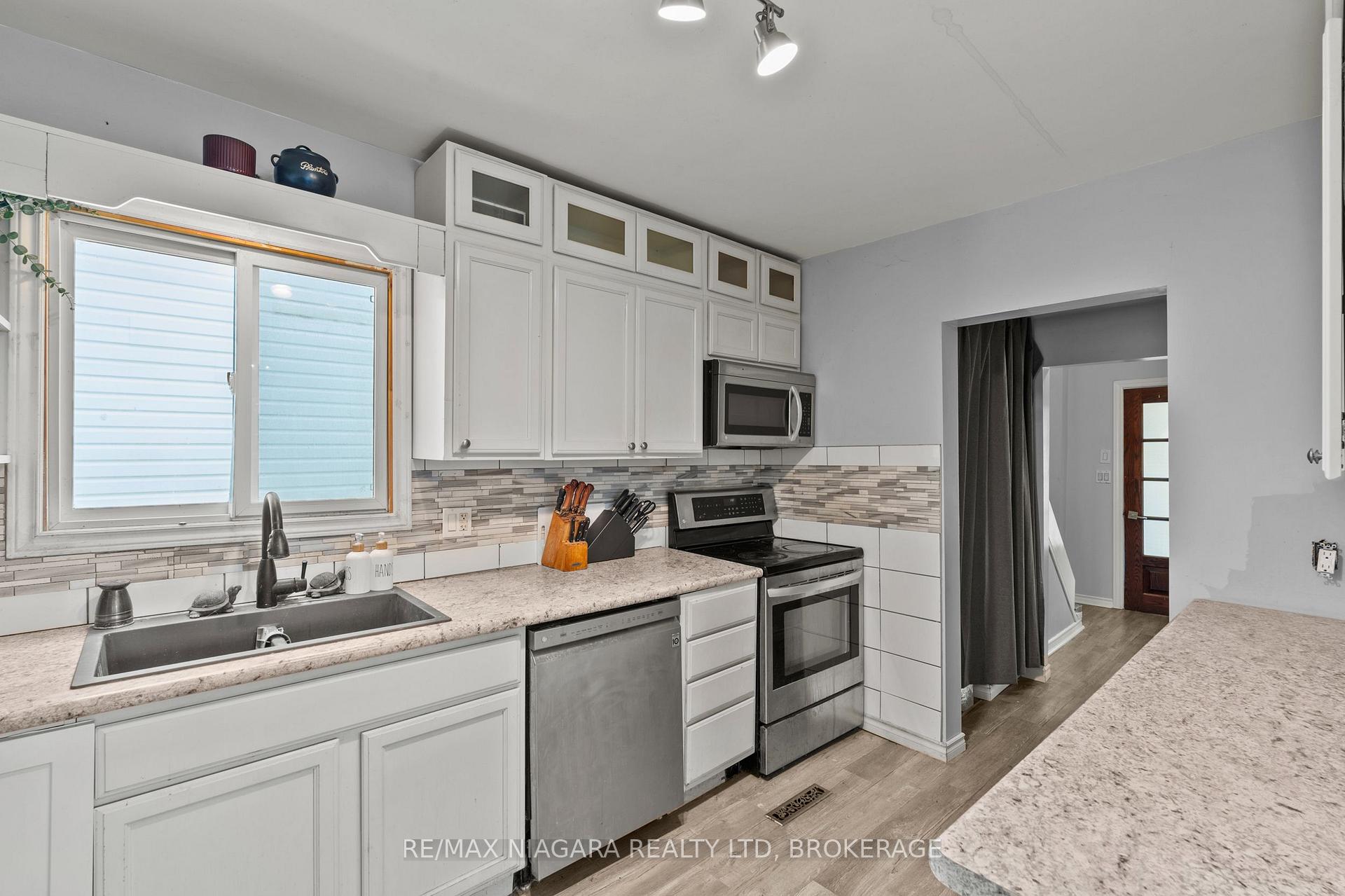 Photo 12 of 6293 Bellevue Street, Niagara Falls, Morrison — HOMEH