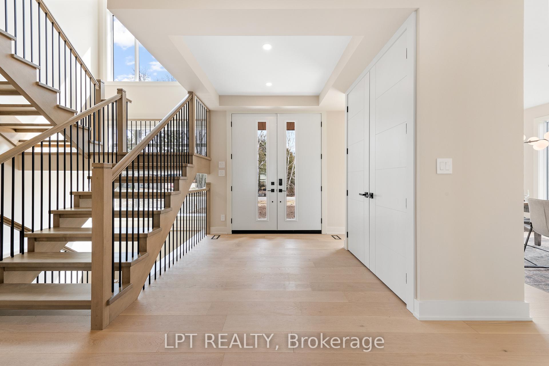 Photo 3 of 15 Briggs Avenue, Ottawa, Pineglen/Country Place — HOMEH