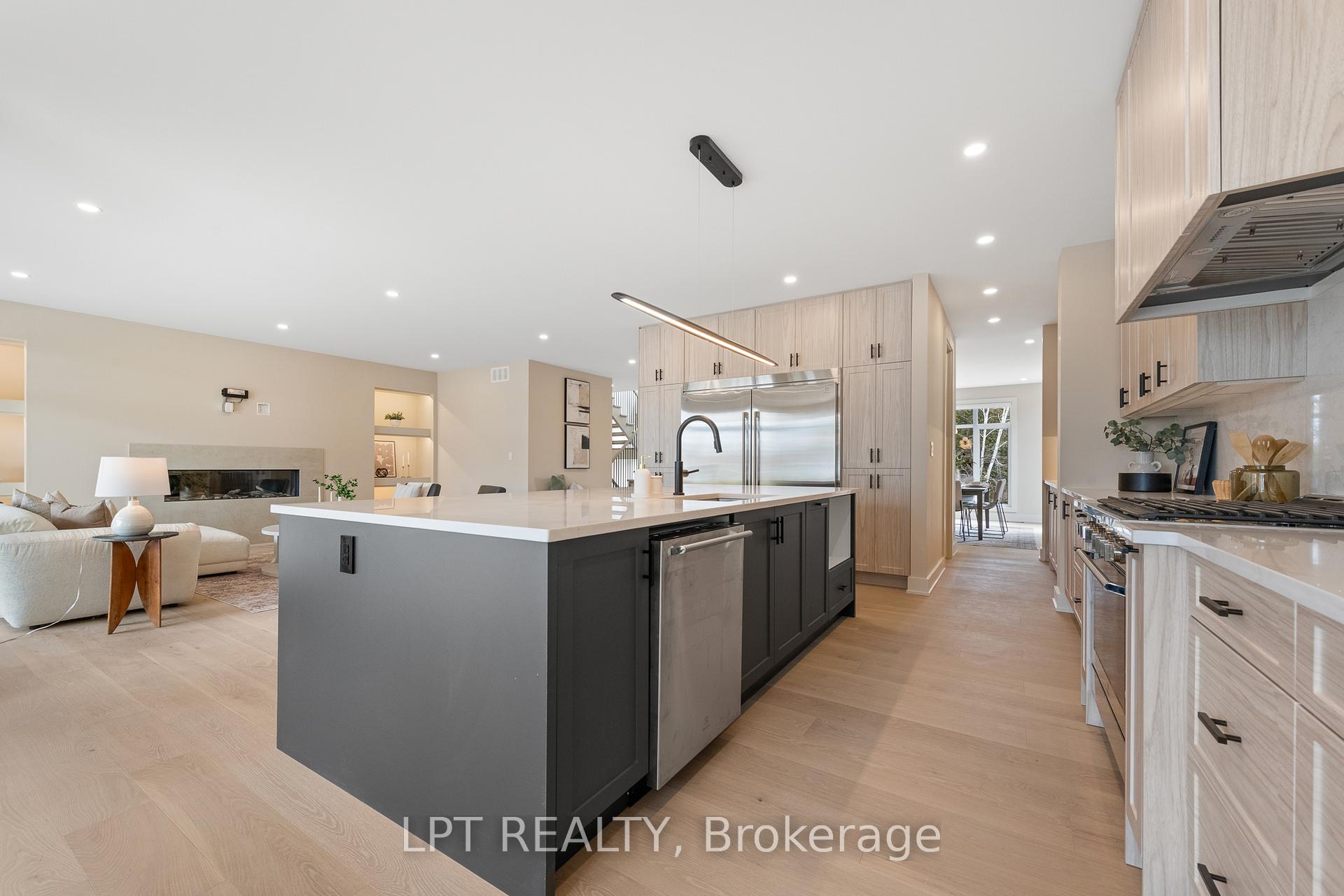 Photo 12 of 15 Briggs Avenue, Ottawa, Pineglen/Country Place — HOMEH