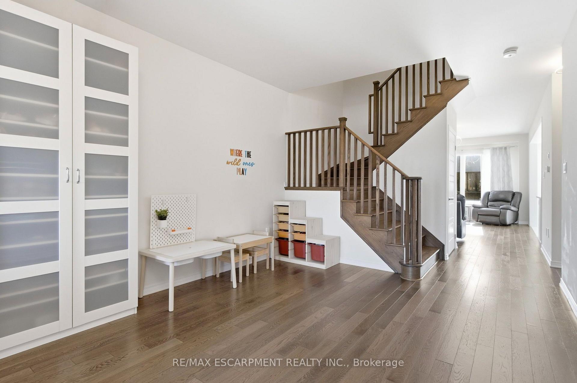 Photo 4 of 8 Magdalena Street, Hamilton, Stoney Creek Mountain — HOMEH