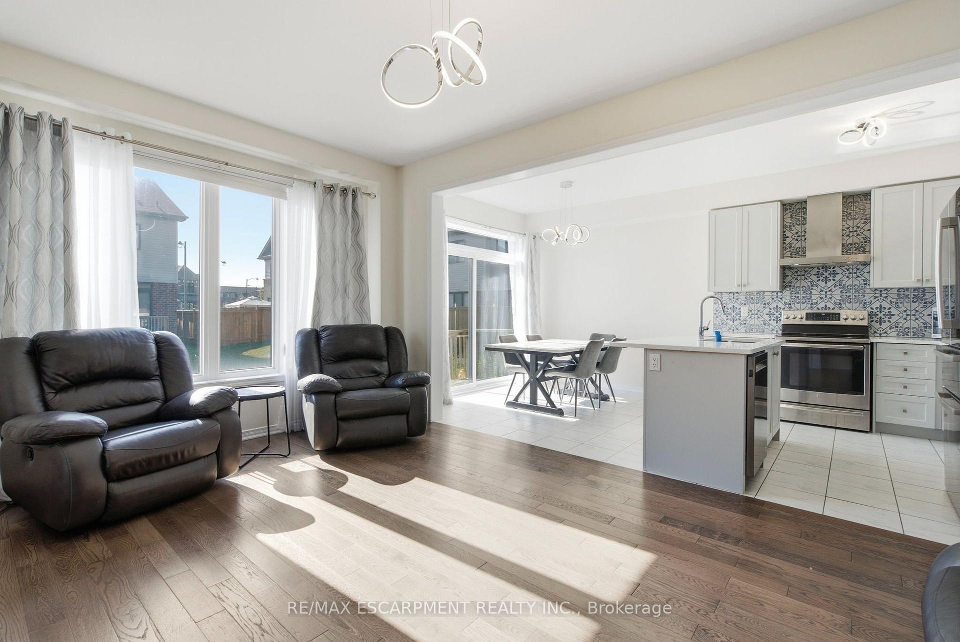 Photo 9 of 8 Magdalena Street, Hamilton, Stoney Creek Mountain — HOMEH