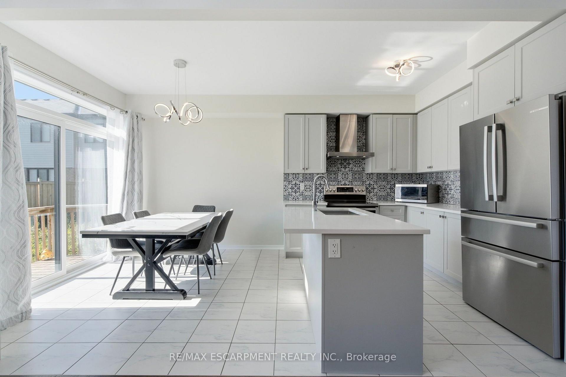 Photo 10 of 8 Magdalena Street, Hamilton, Stoney Creek Mountain — HOMEH