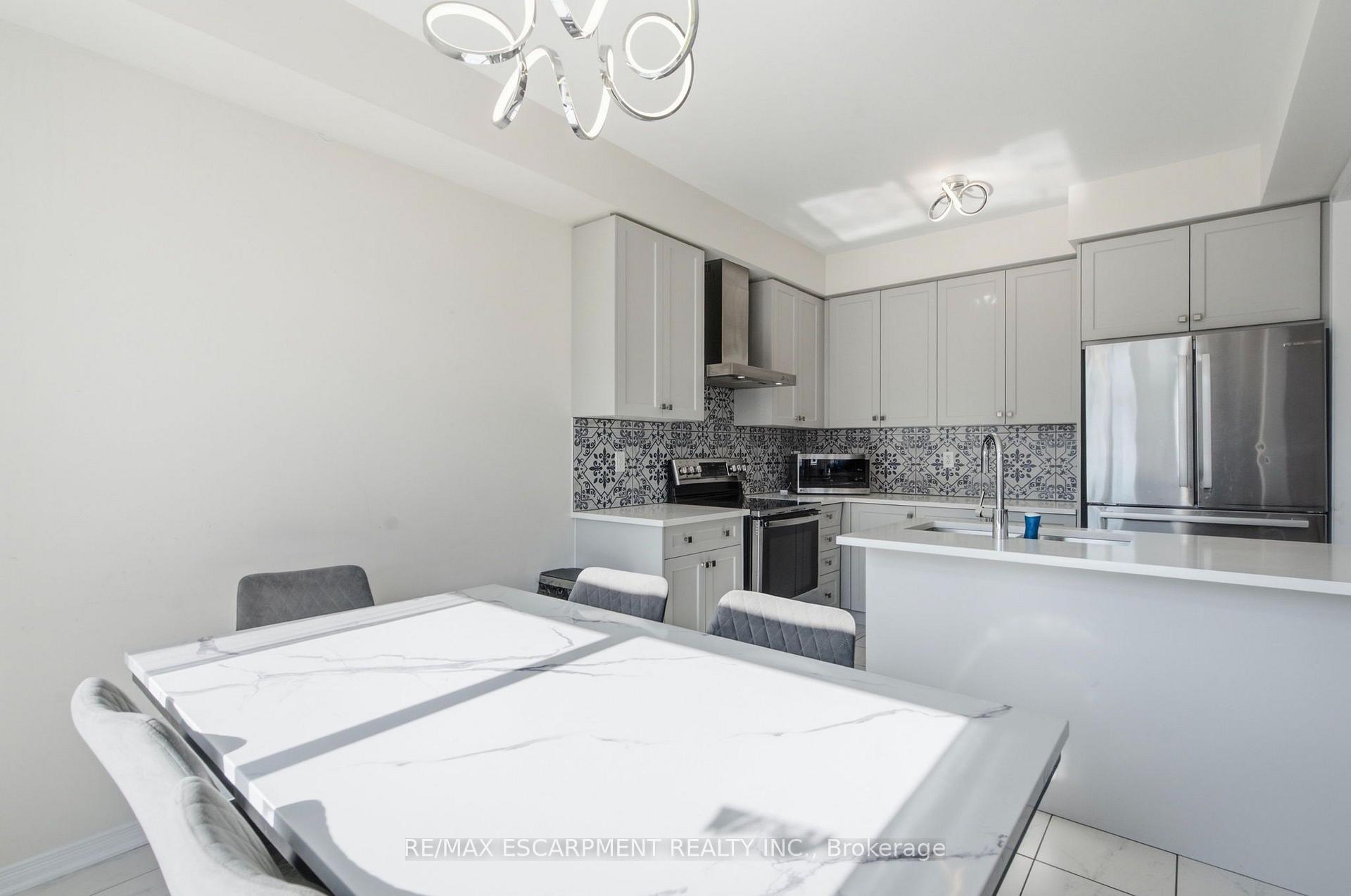 Photo 11 of 8 Magdalena Street, Hamilton, Stoney Creek Mountain — HOMEH