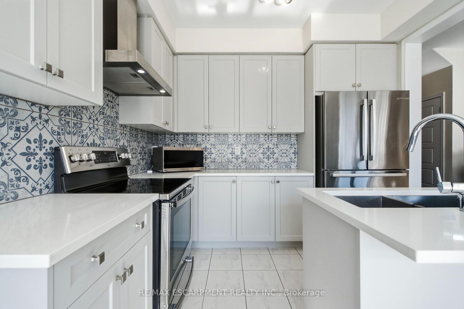 Photo 13 of 8 Magdalena Street, Hamilton, Stoney Creek Mountain — HOMEH