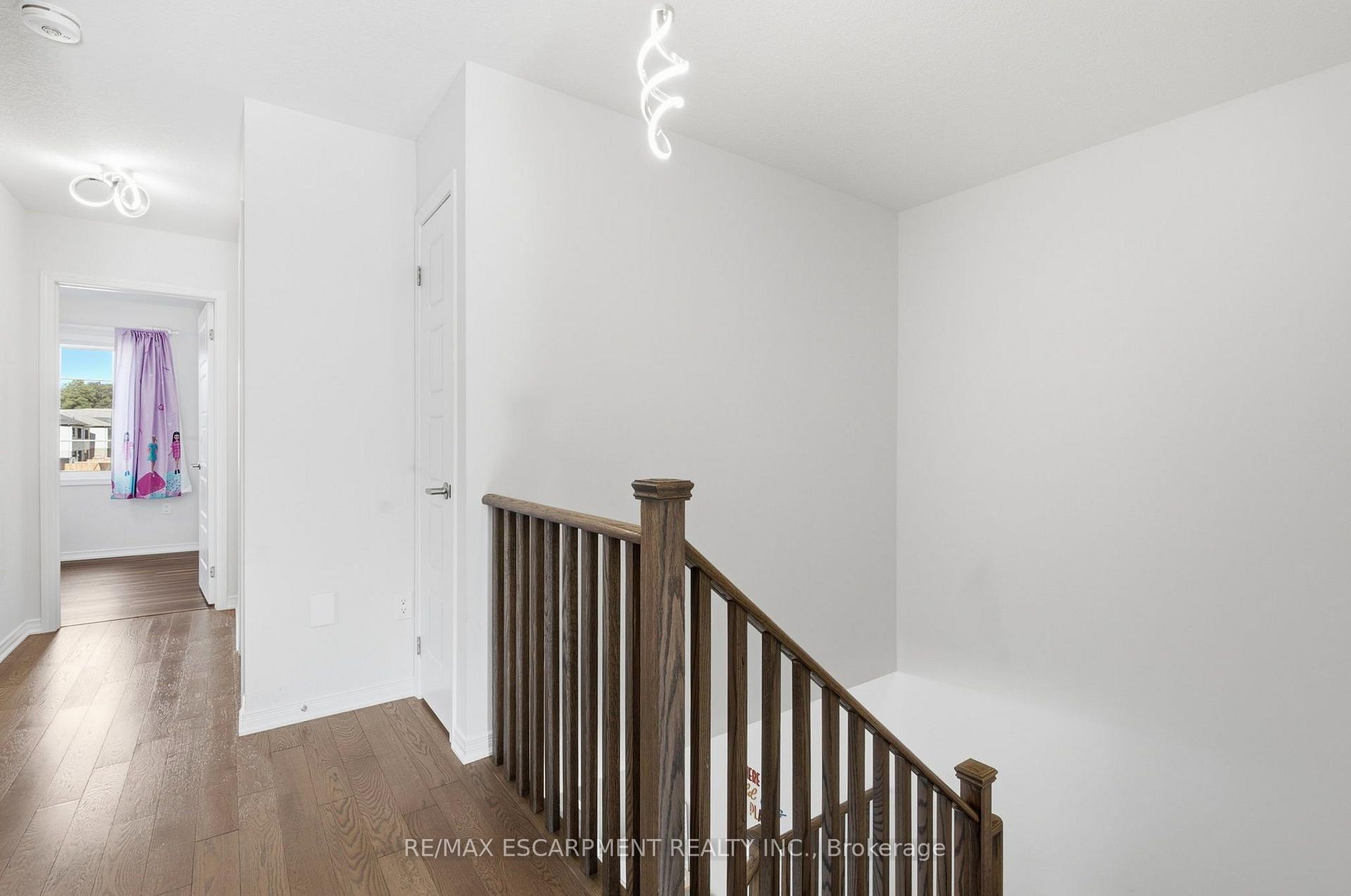 Photo 16 of 8 Magdalena Street, Hamilton, Stoney Creek Mountain — HOMEH