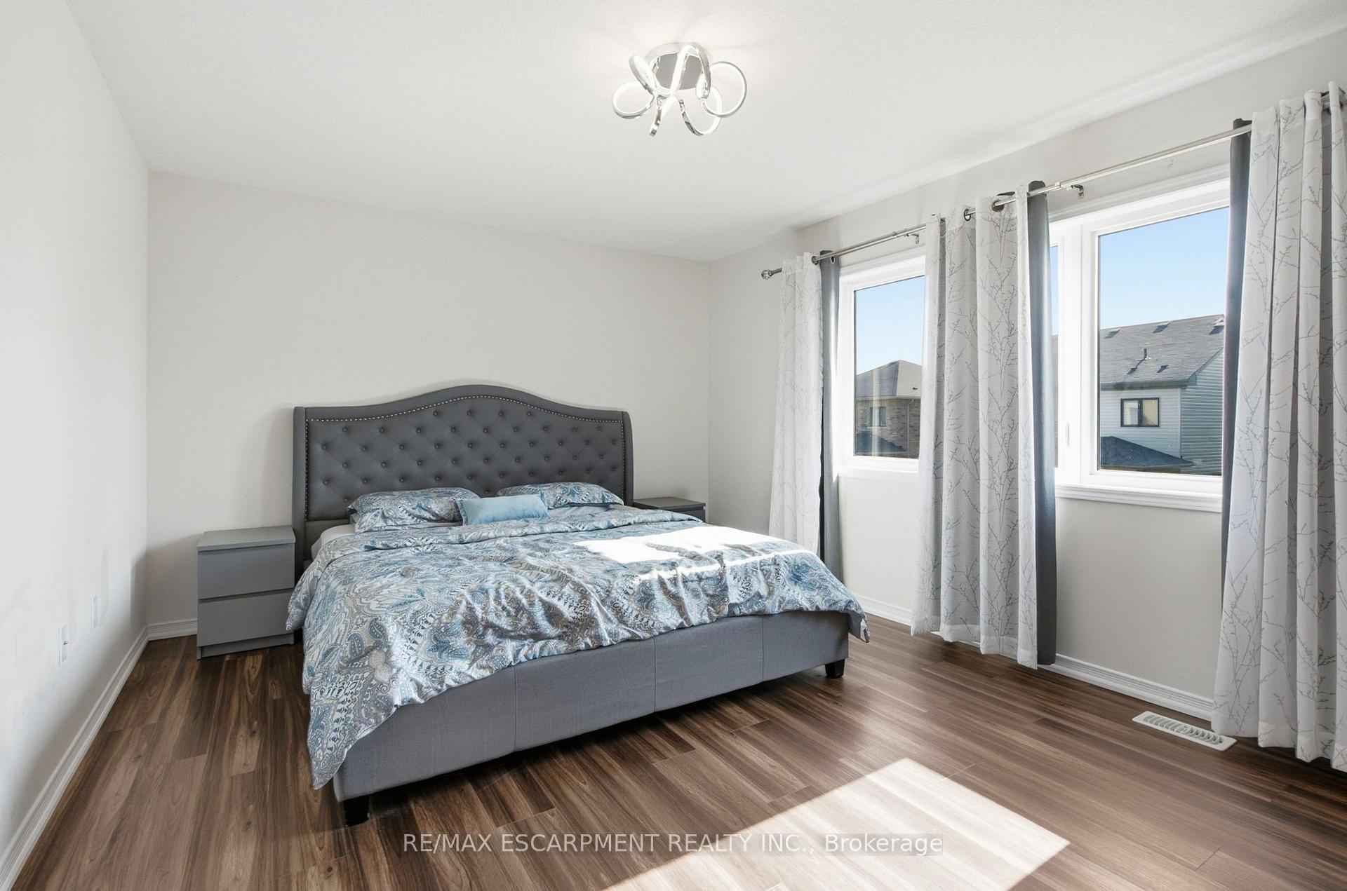 Photo 17 of 8 Magdalena Street, Hamilton, Stoney Creek Mountain — HOMEH