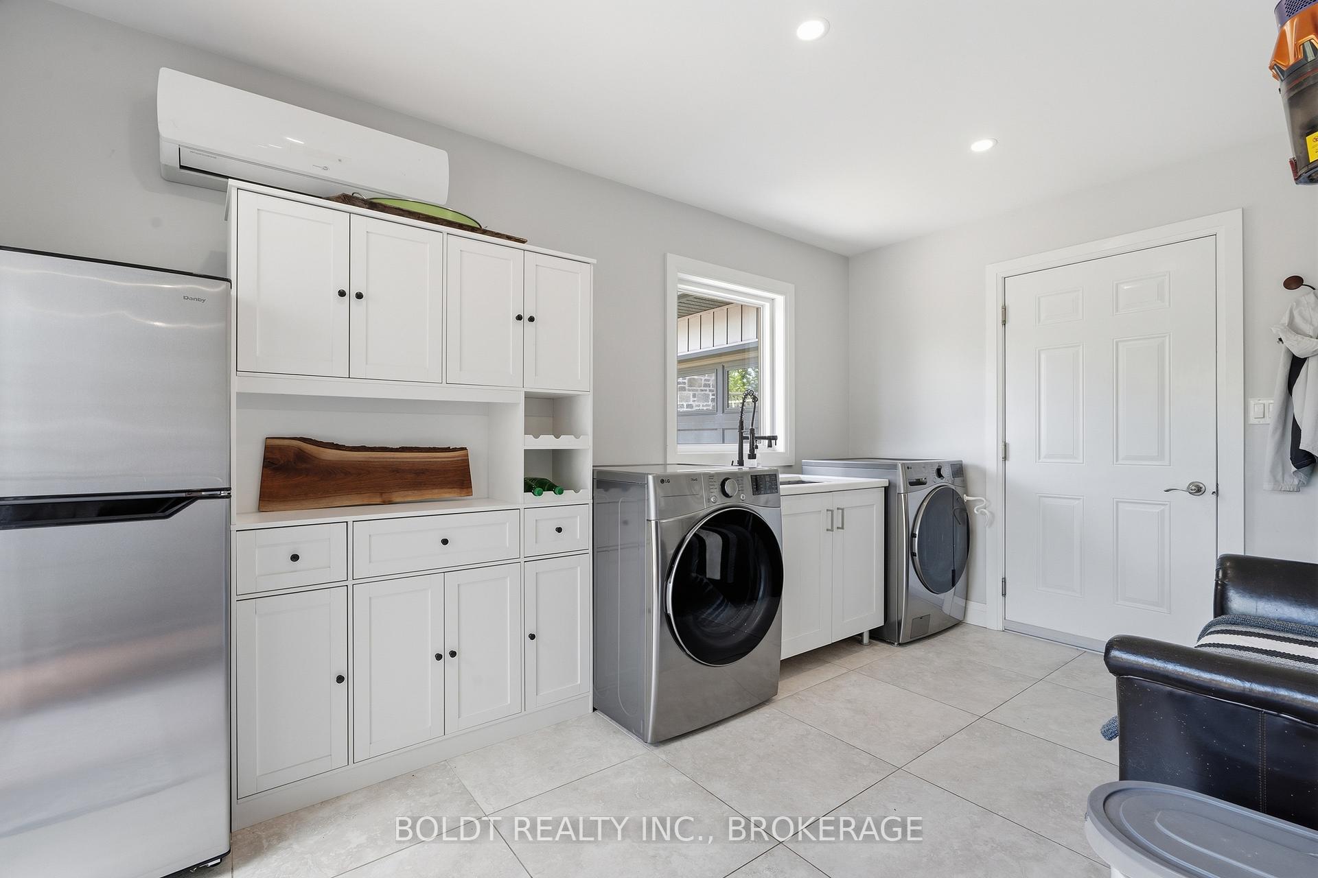 Photo 15 of 99 Donjon Boulevard, Norfolk, Port Dover — HOMEH