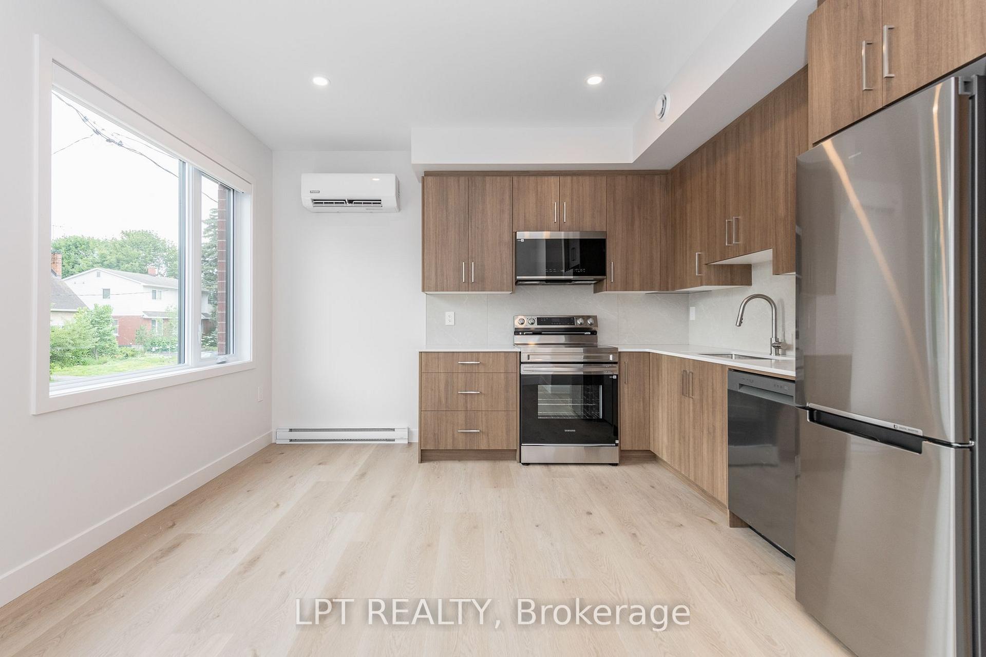 Photo 6 of Unit 3, 249 Columbus Avenue, Ottawa, Overbrook/Castle Heights — HOMEH