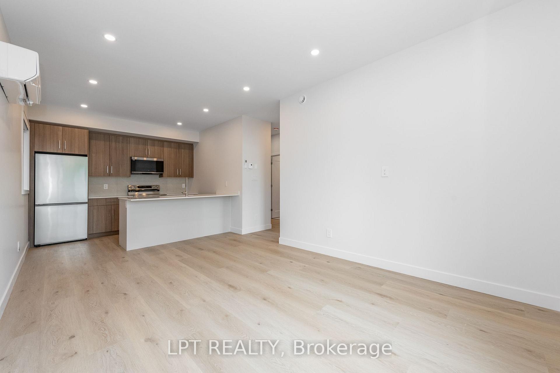 Photo 3 of Unit 4, 249 Columbus Avenue, Ottawa, Overbrook/Castle Heights — HOMEH