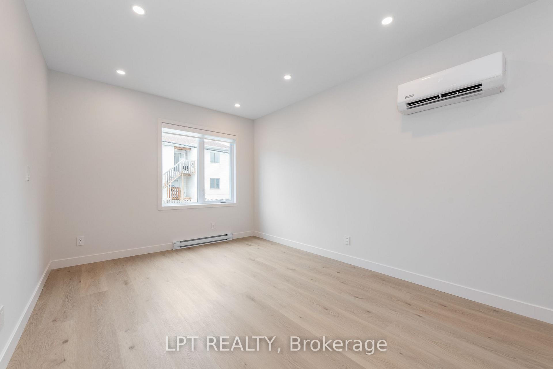Photo 4 of Unit 4, 249 Columbus Avenue, Ottawa, Overbrook/Castle Heights — HOMEH