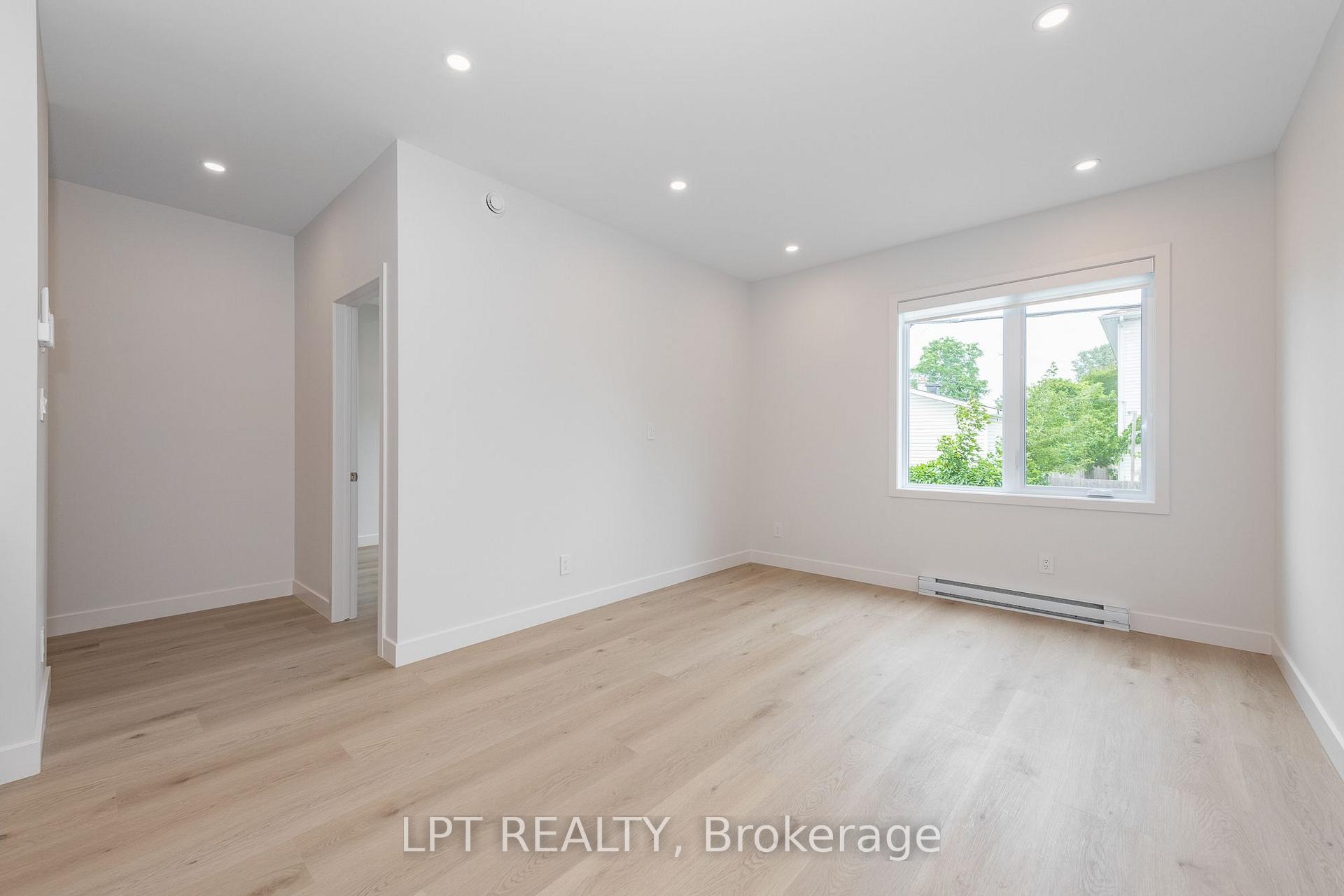 Photo 5 of Unit 4, 249 Columbus Avenue, Ottawa, Overbrook/Castle Heights — HOMEH