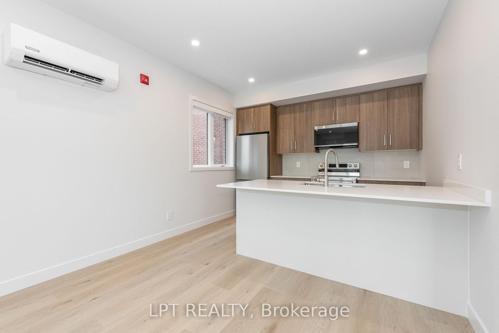 Photo 7 of Unit 4, 249 Columbus Avenue, Ottawa, Overbrook/Castle Heights — HOMEH