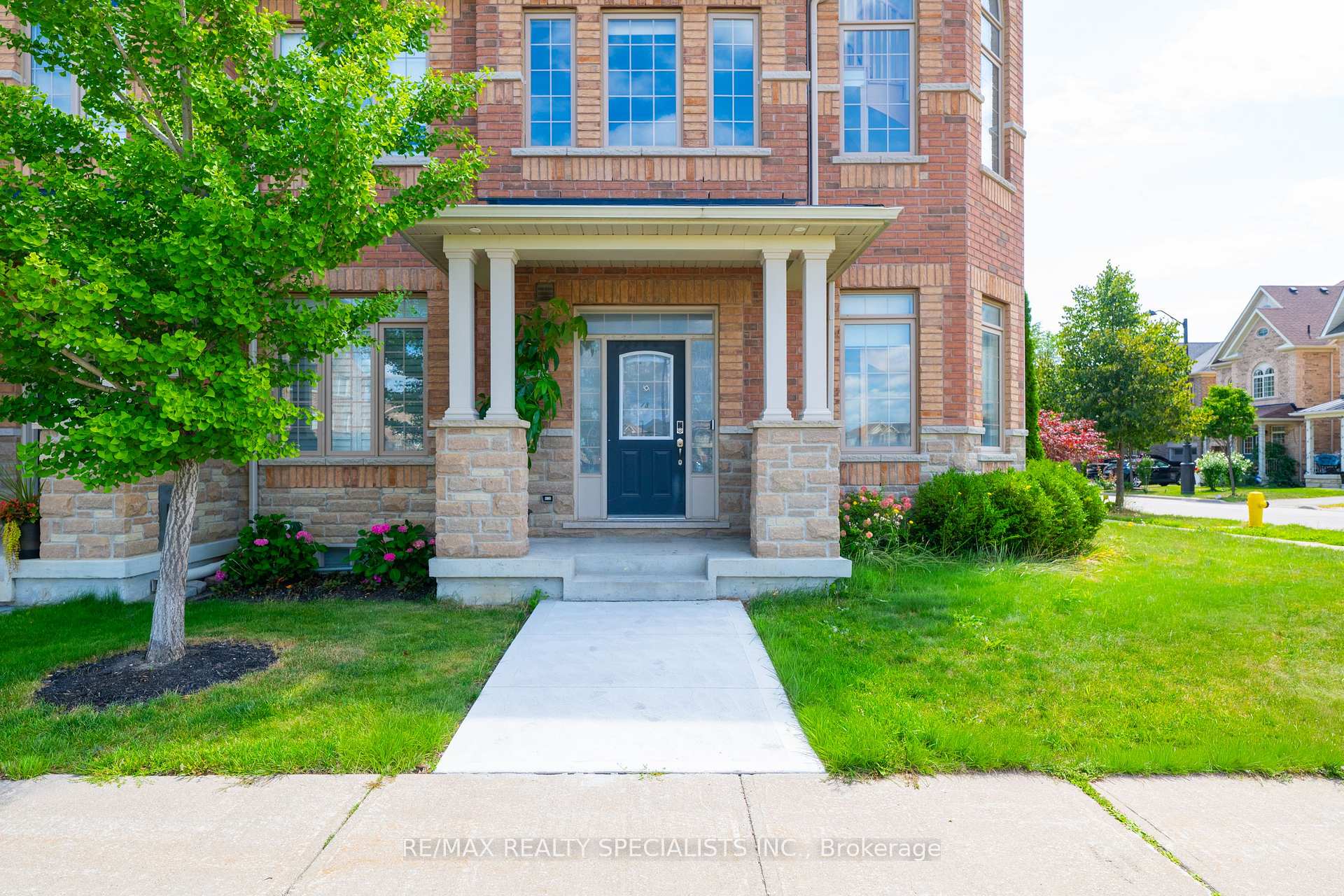 Photo 4 of 177 East's Corners Boulevard, Vaughan, Kleinburg — HOMEH