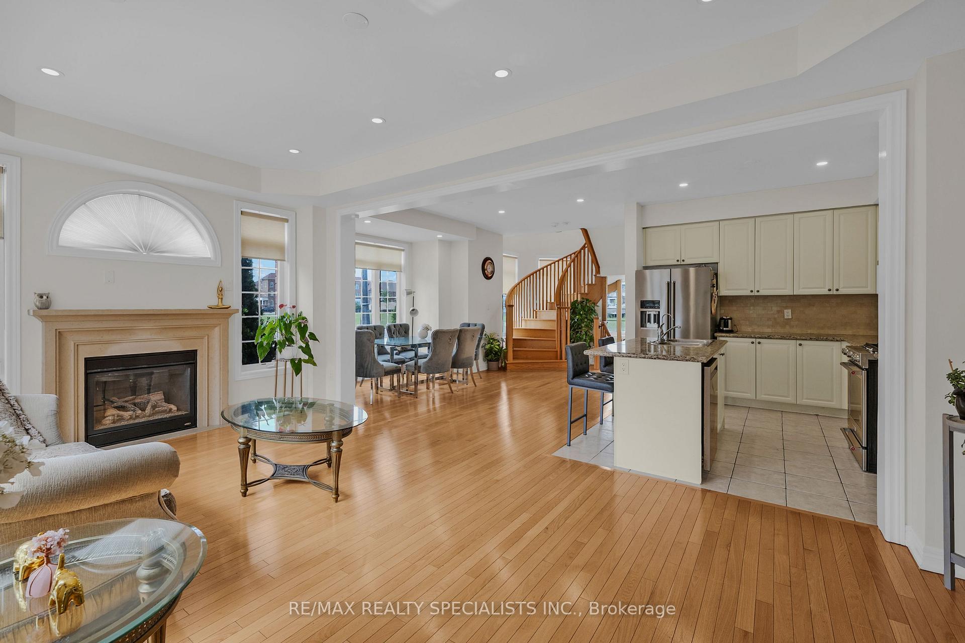 Photo 9 of 177 East's Corners Boulevard, Vaughan, Kleinburg — HOMEH