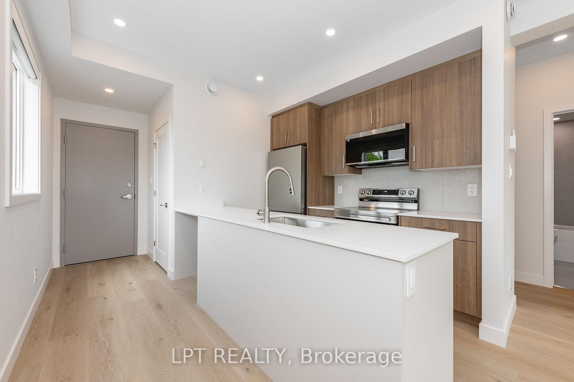Photo 3 of Unit 5, 249 Columbus Avenue, Ottawa, Overbrook/Castle Heights — HOMEH